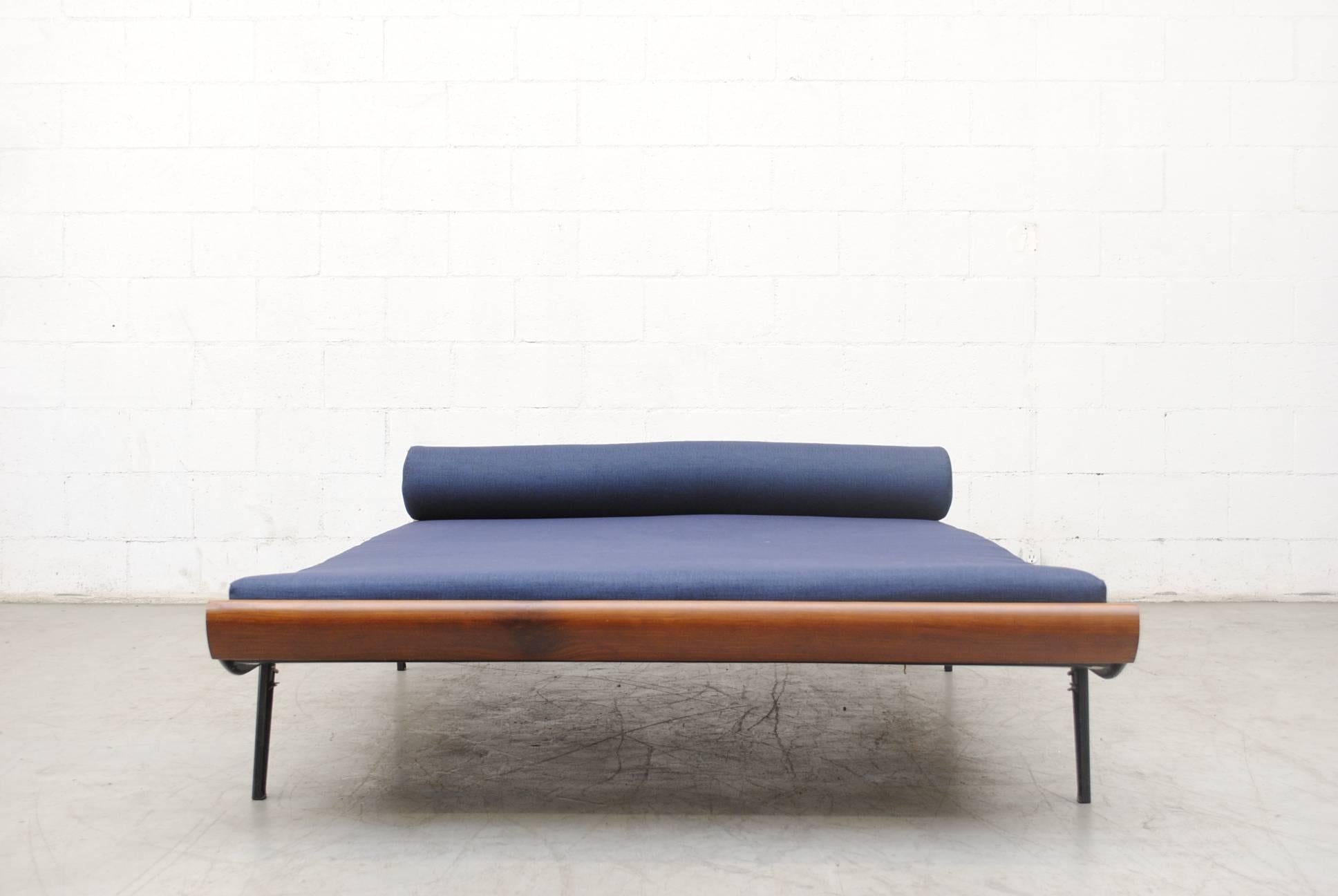 Super wide Cleopatra daybed by A.R. Cordemeyer for Auping, 1960s with teak ends and charcoal enameled metal frame with 