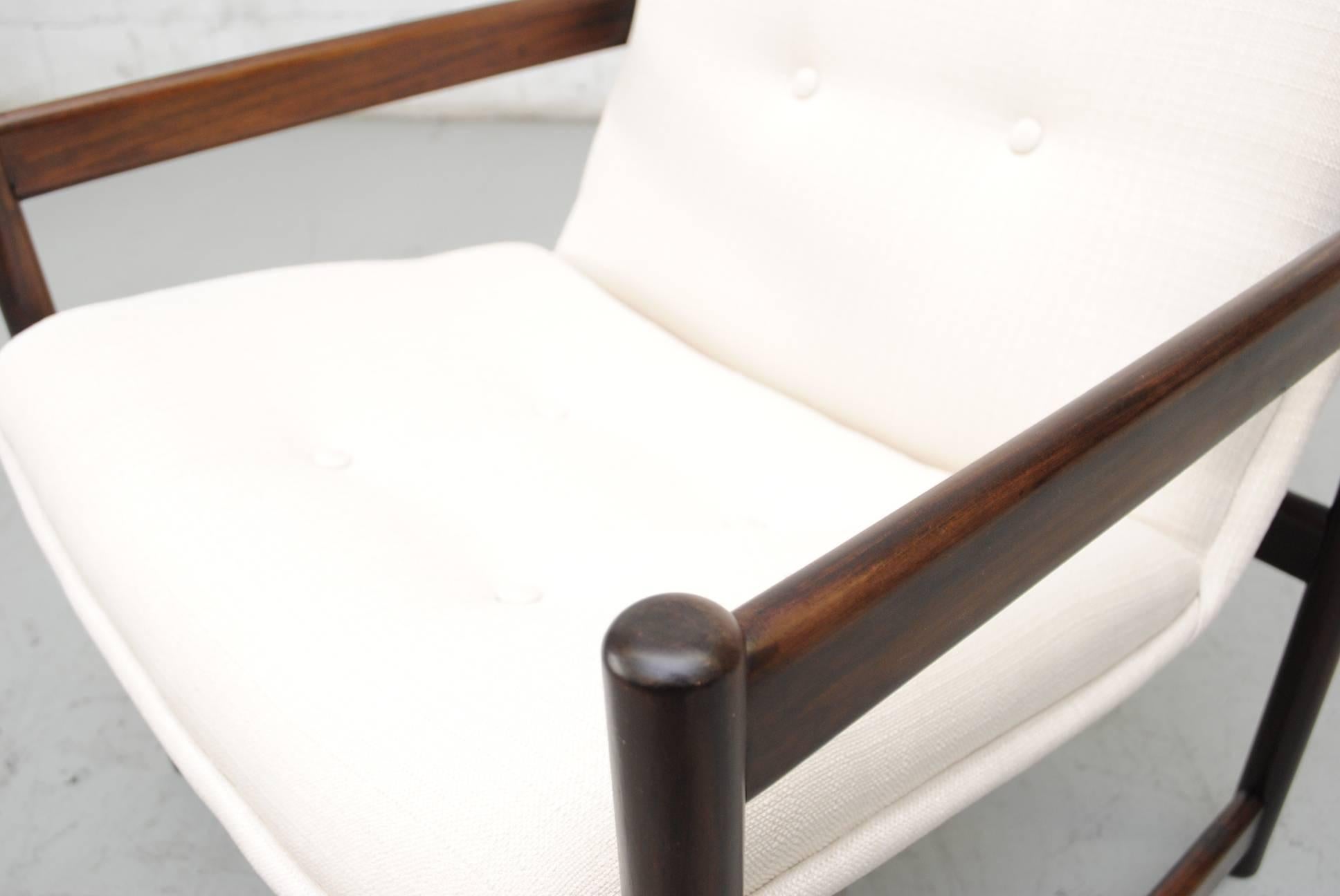 Artifort Lounge Chairs with Mahogany Cube Frame 2