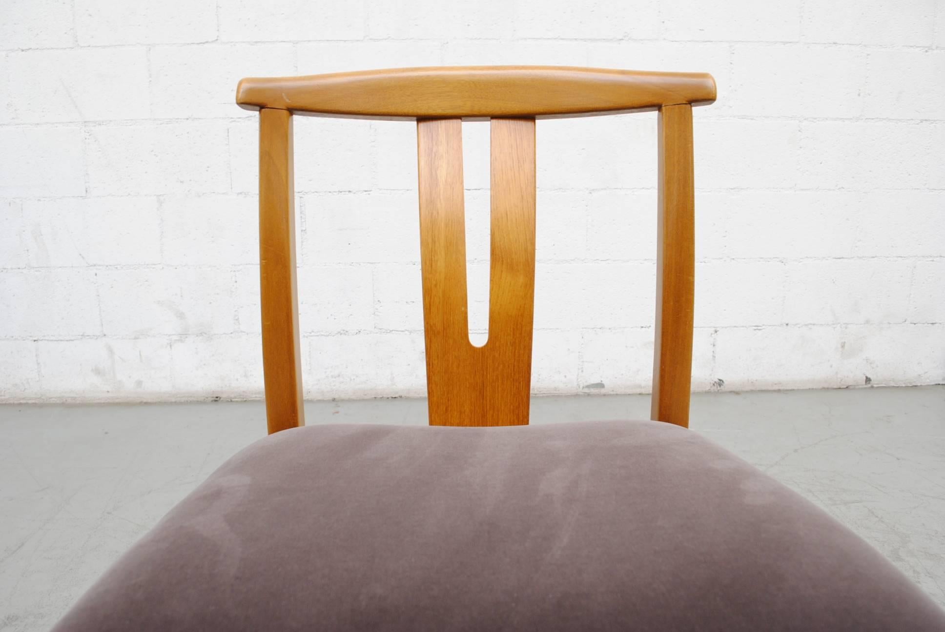 Set of Four Hans Wegner Style Wishbone Backed Dining Chairs 1