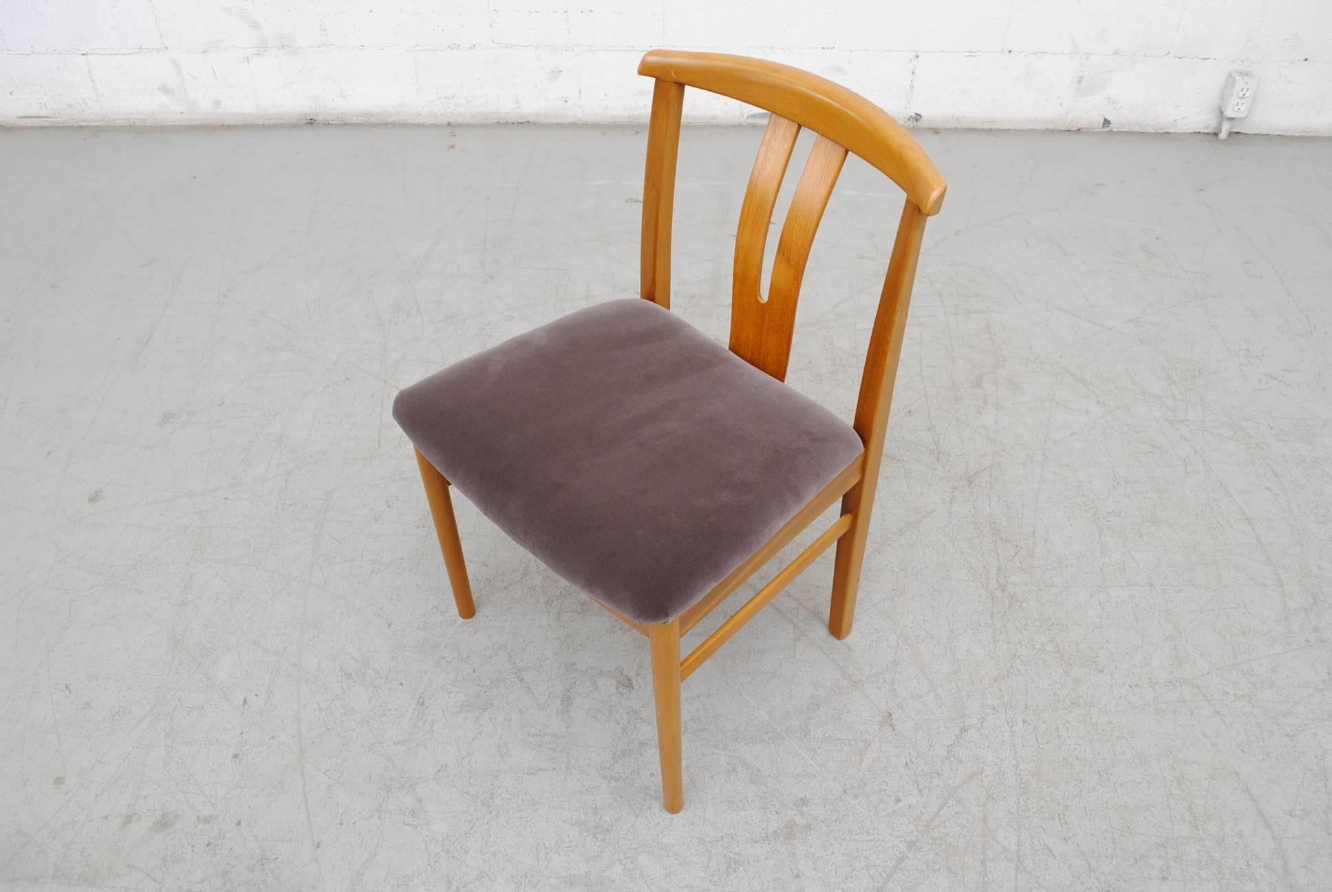 Mid-20th Century Set of Four Hans Wegner Style Wishbone Backed Dining Chairs