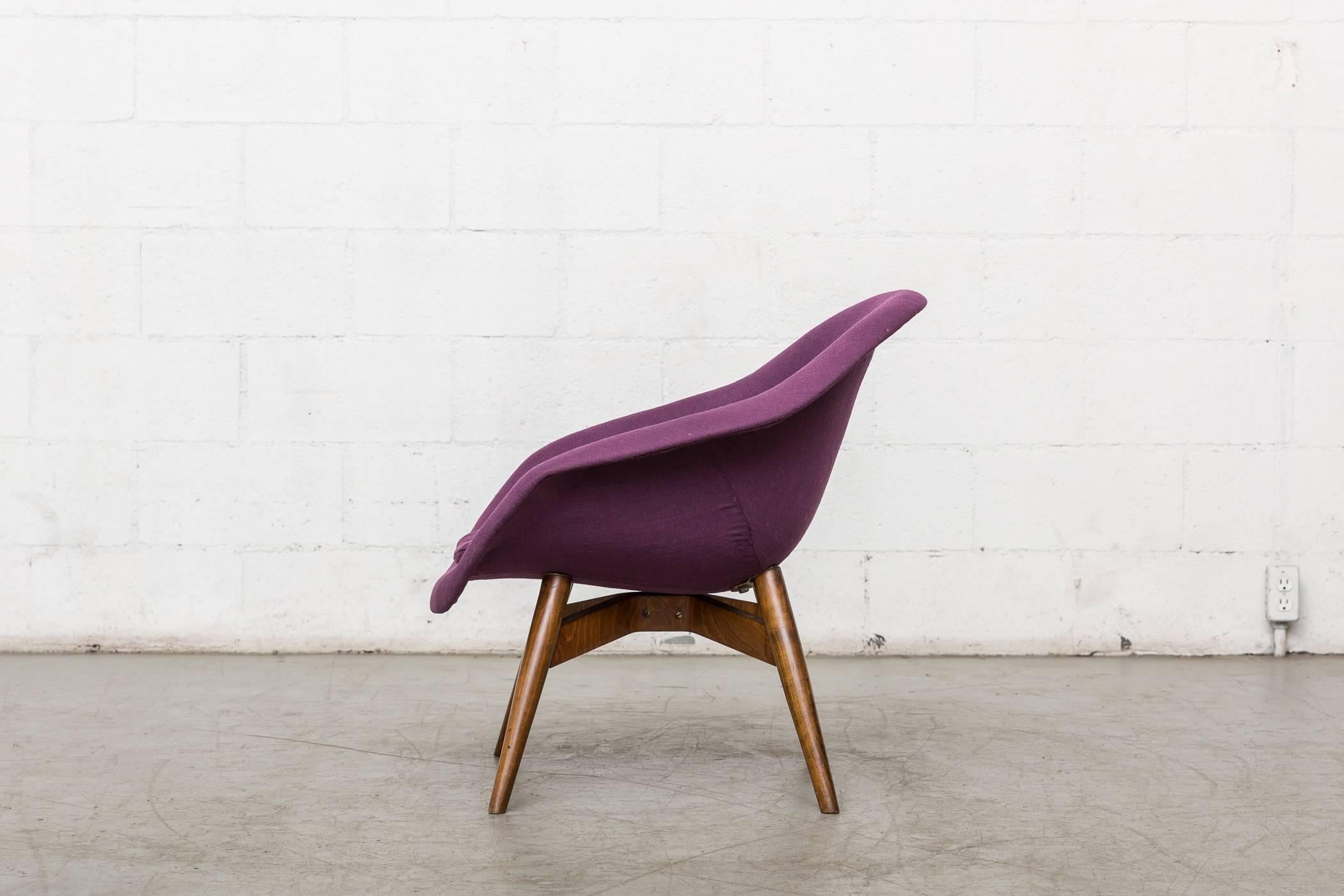 Tchèque The Modernity Purple Bucket Lounge Chair de Miroslav Navrátil pour Vertex en vente