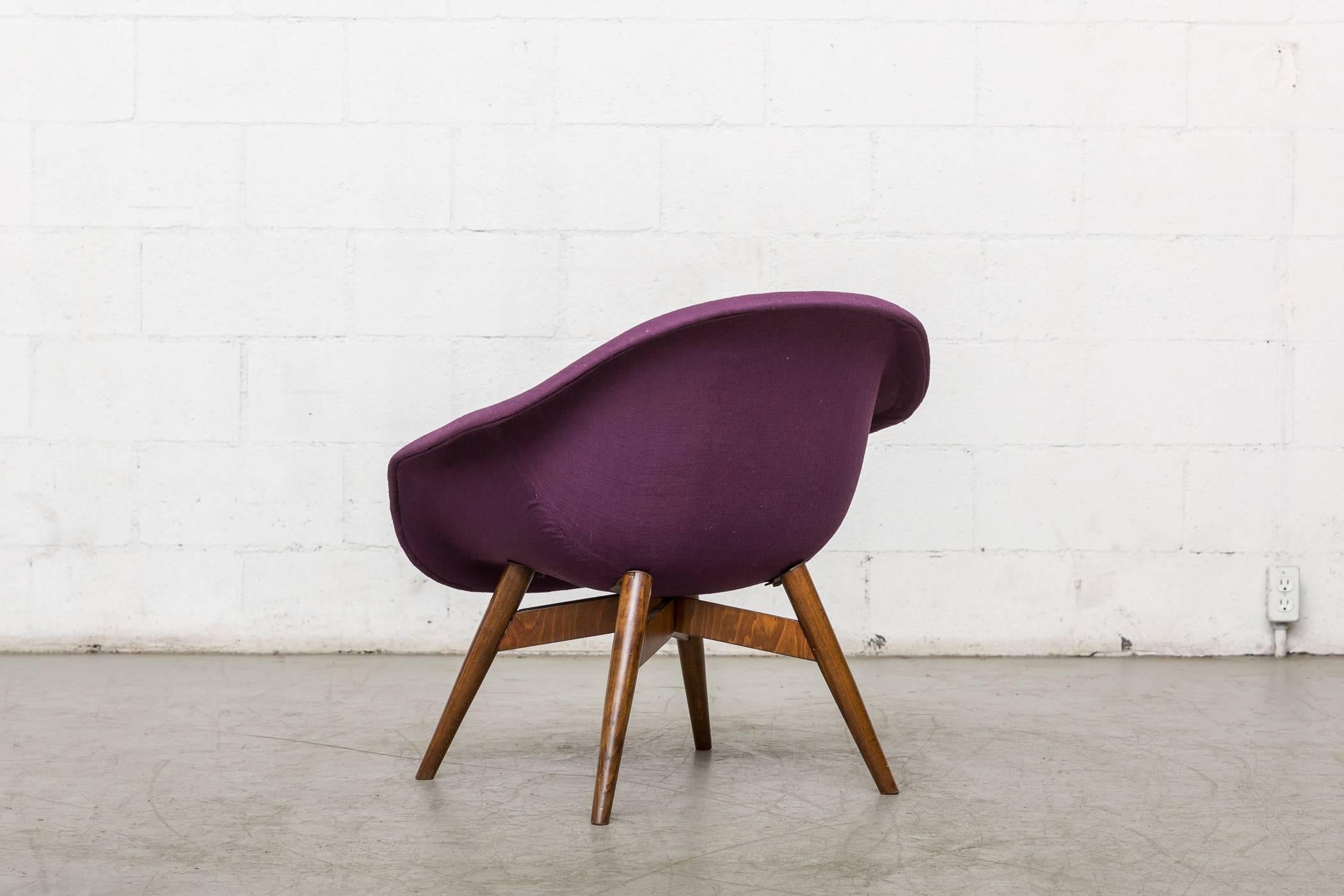 The Modernity Purple Bucket Lounge Chair de Miroslav Navrátil pour Vertex Bon état - En vente à Los Angeles, CA