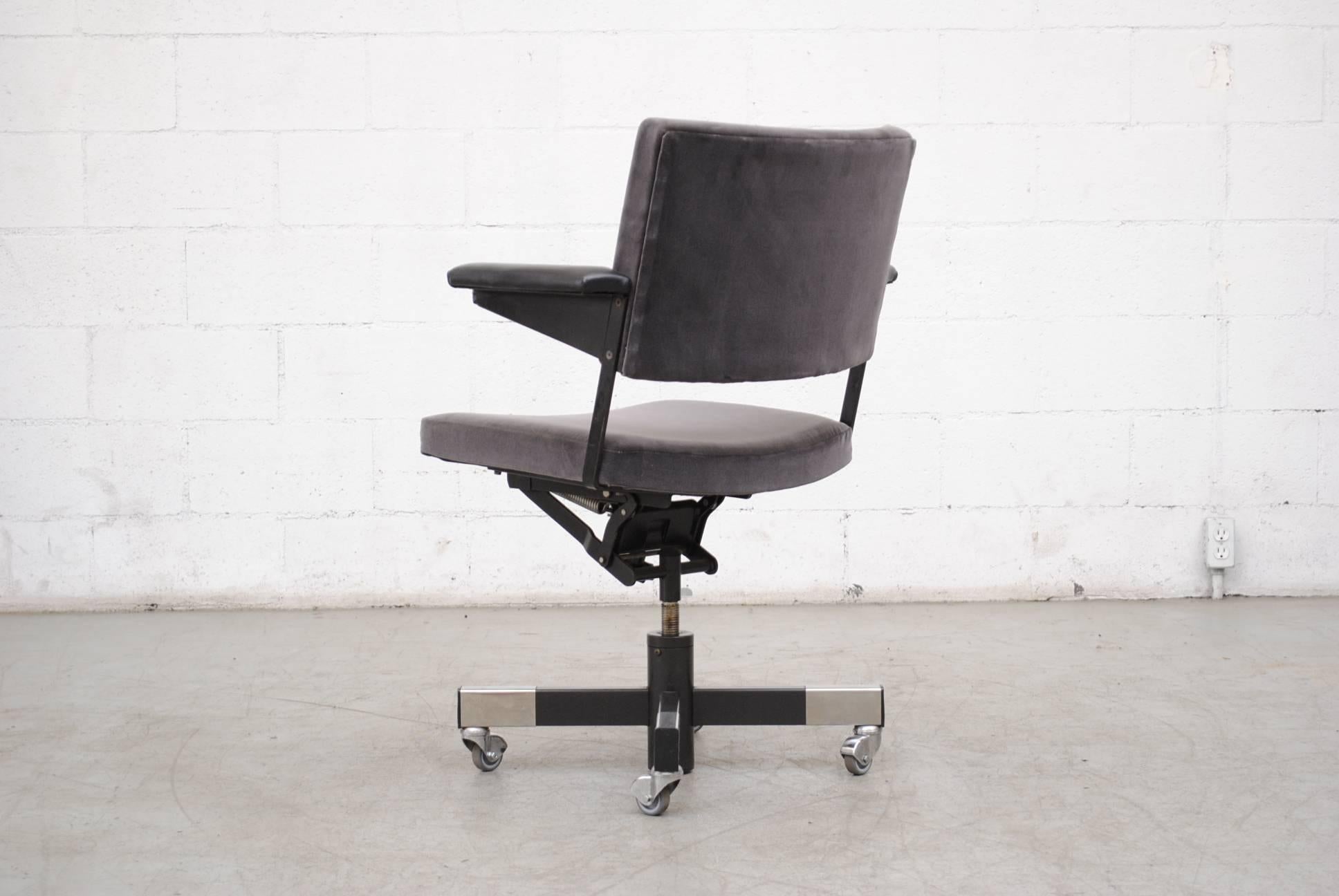 Dutch A.R. Cordemeyer for Gispen Rolling Office Chair