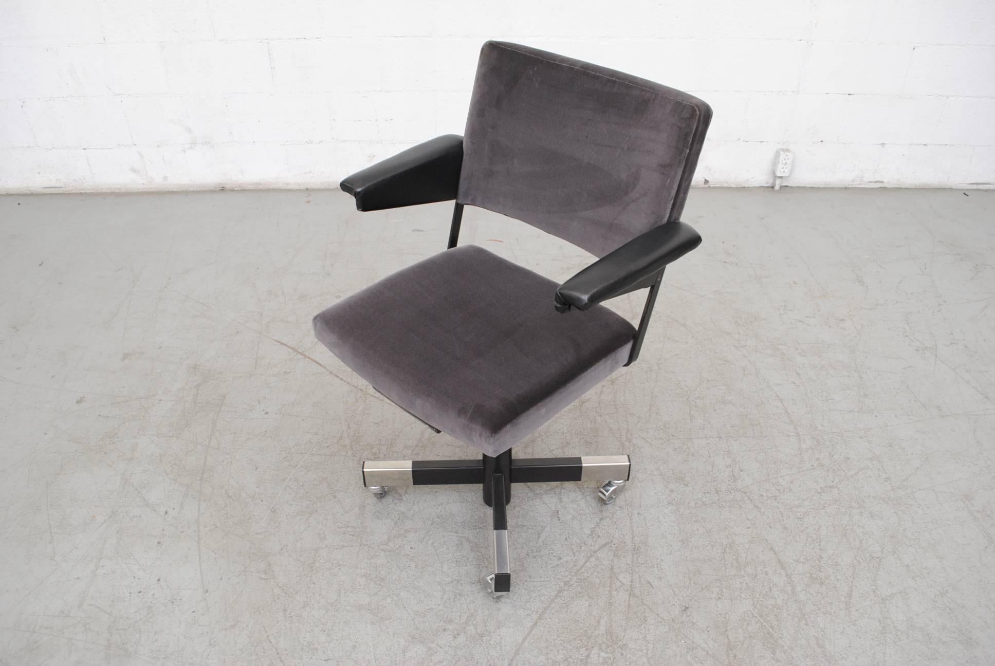 A.R. Cordemeyer for Gispen Rolling Office Chair In Good Condition In Los Angeles, CA