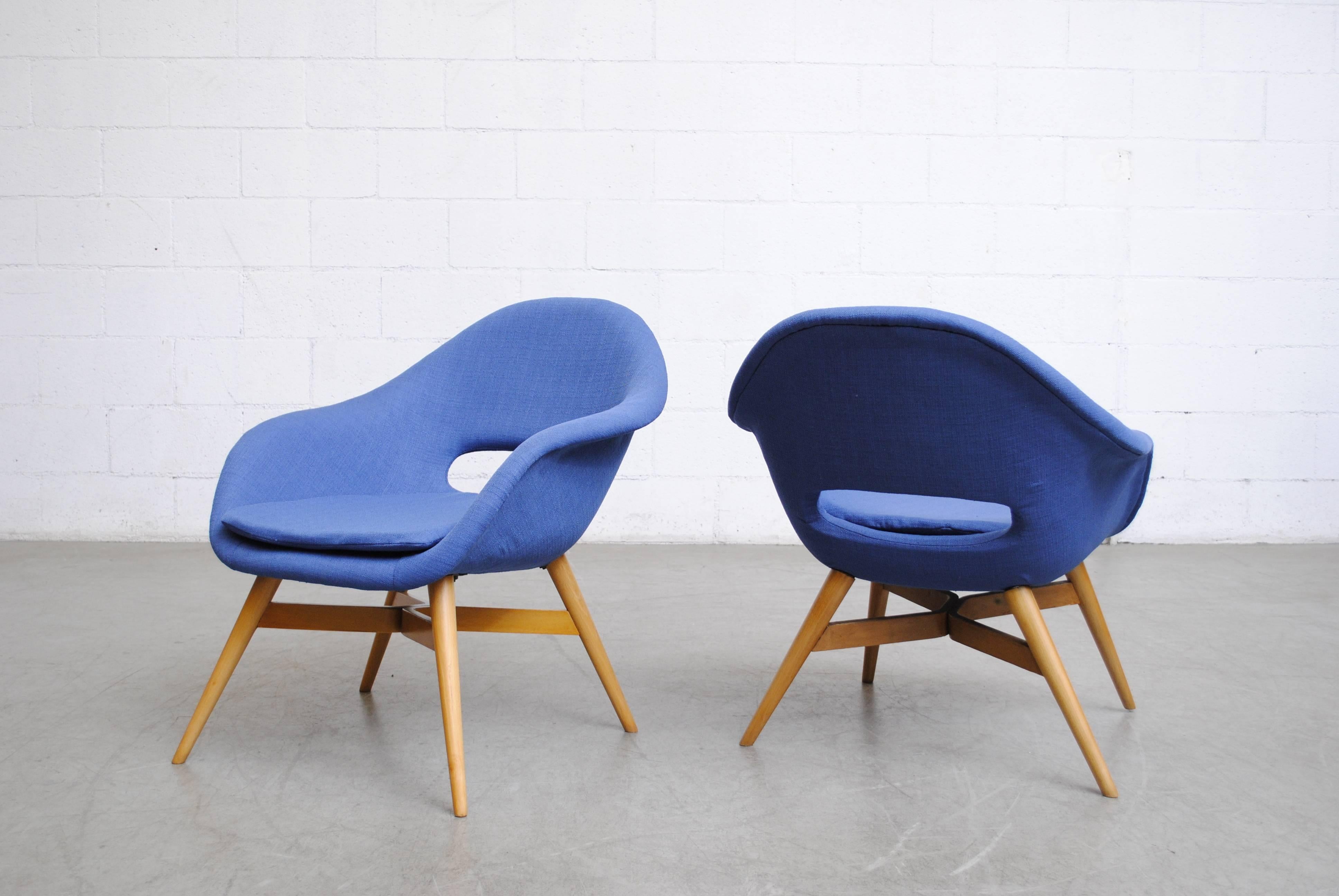 Tchèque Miroslav Navrátil Newly Upholstered Blue Bucket Lounge Chair for Vertex (en anglais) en vente