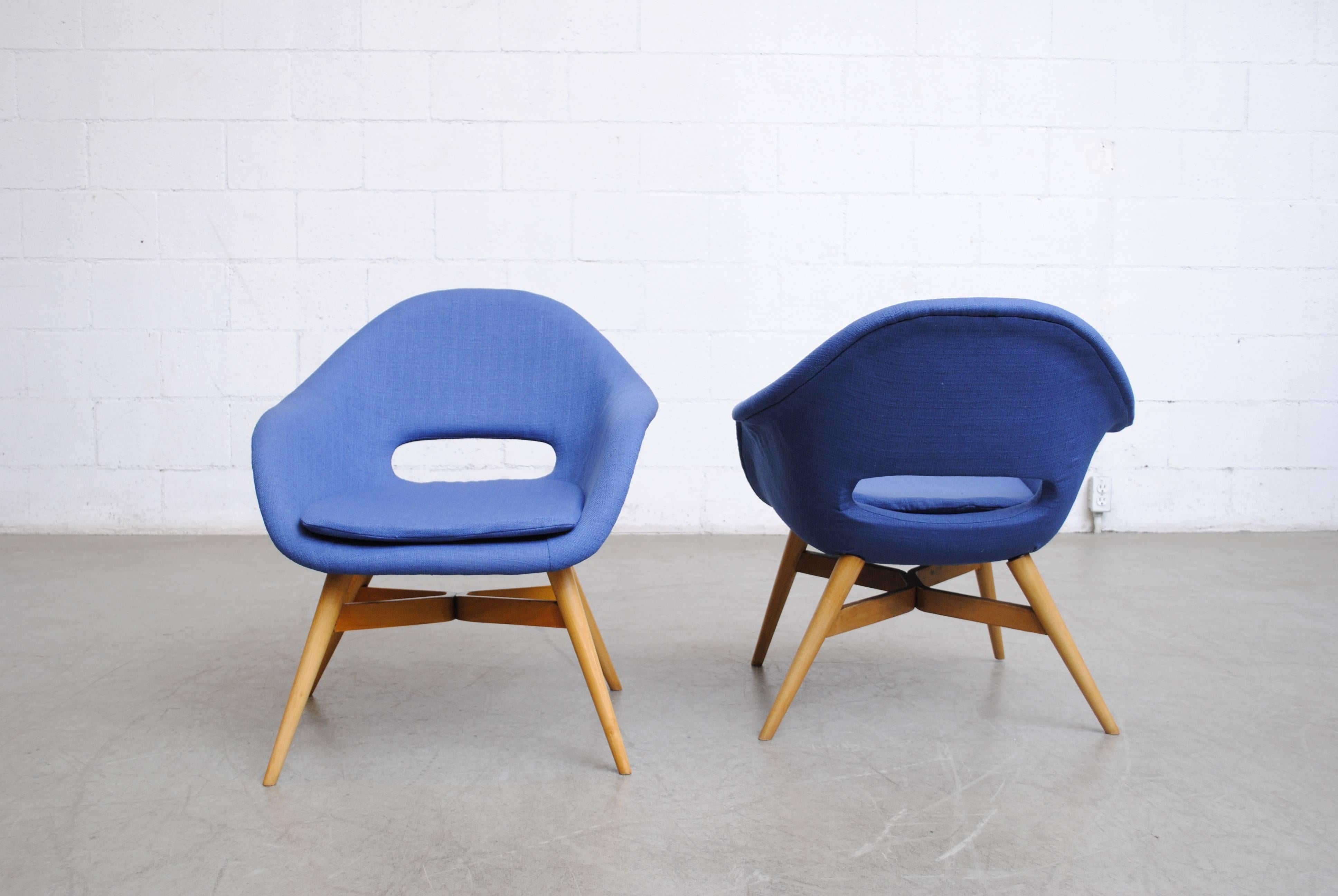 Miroslav Navrátil Newly Upholstered Blue Bucket Lounge Chair for Vertex (en anglais) Bon état - En vente à Los Angeles, CA