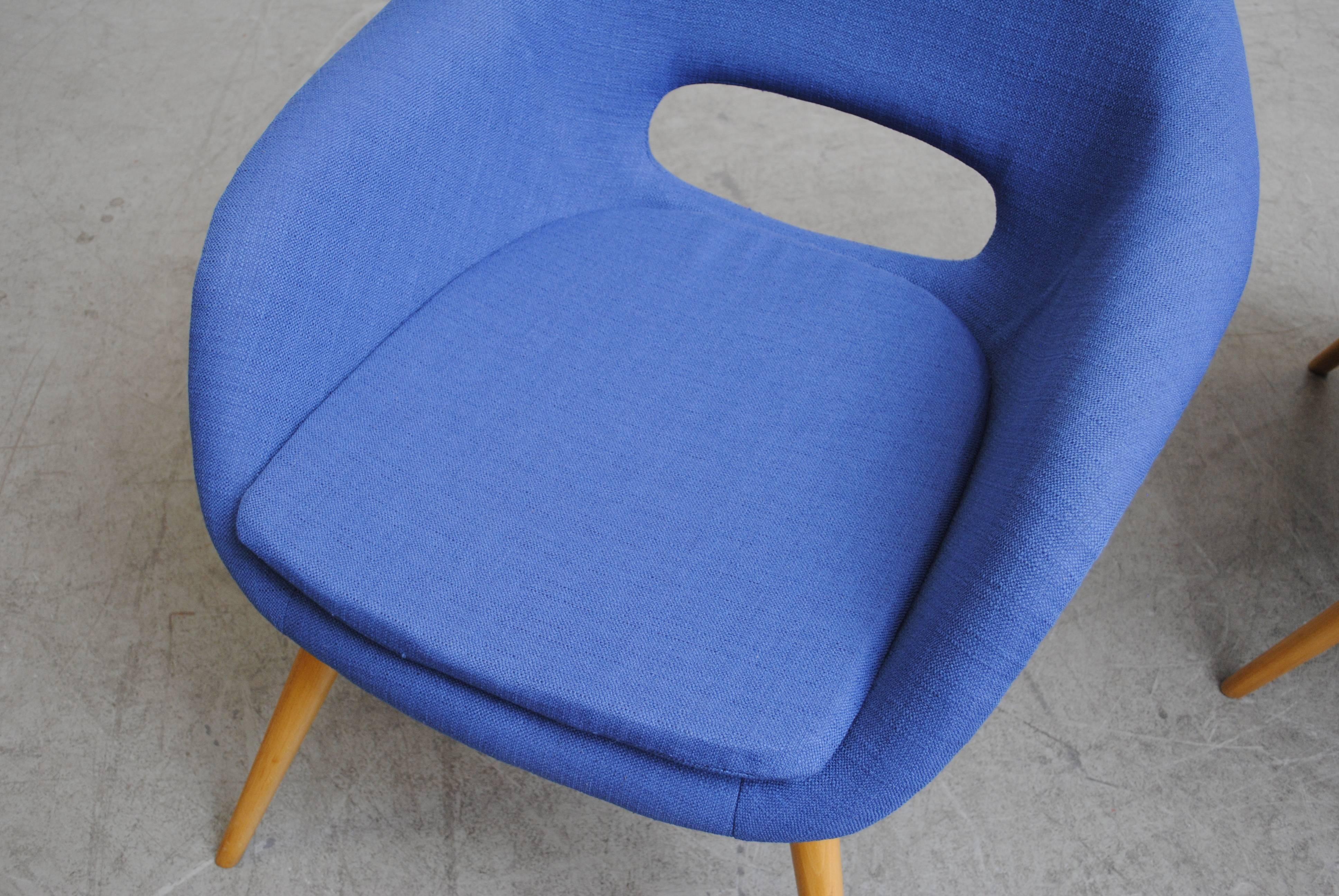 Miroslav Navrátil Newly Upholstered Blue Bucket Lounge Chair for Vertex (en anglais) en vente 1