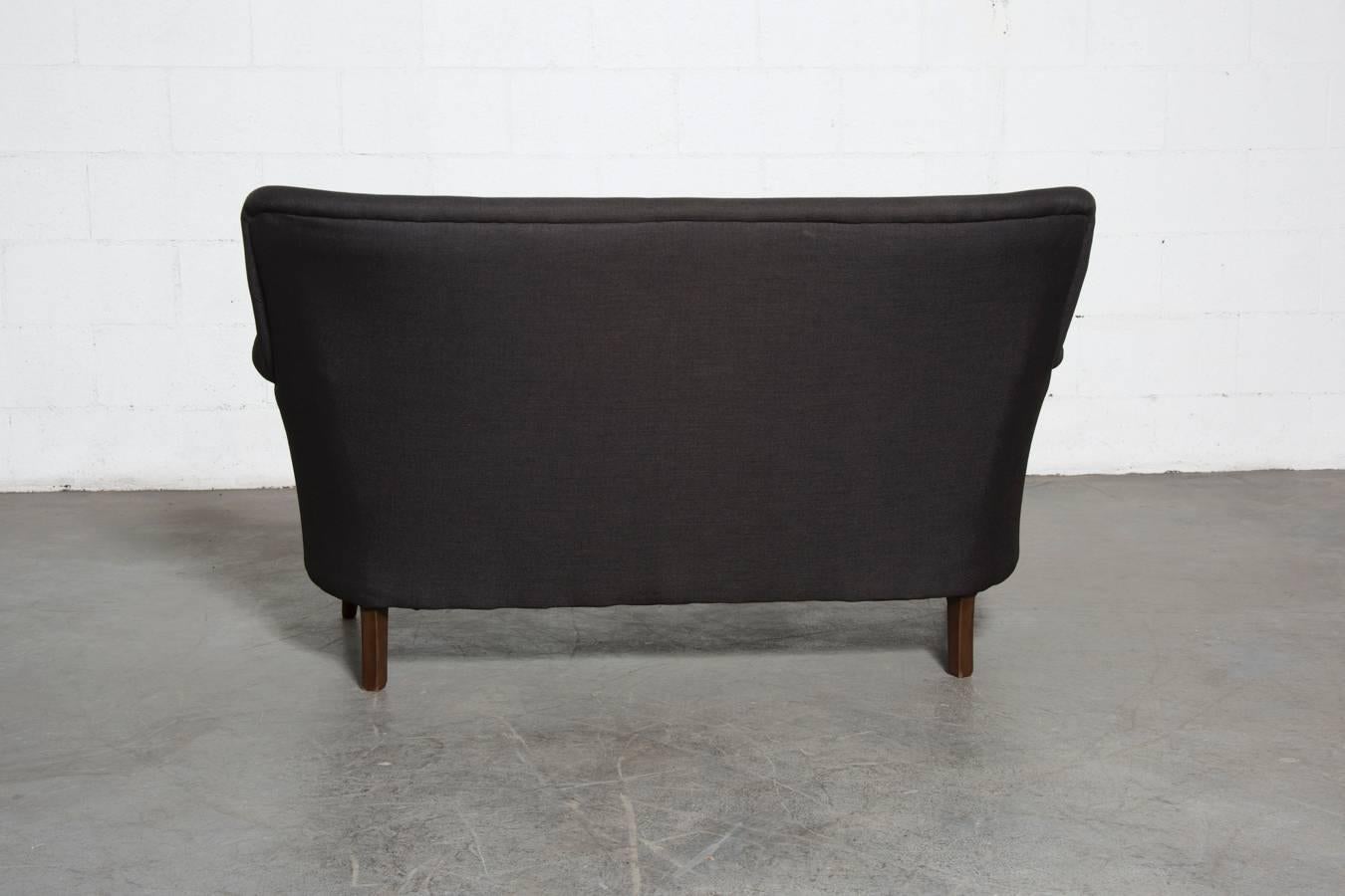 Theo Ruth Loveseat by Artifort In Good Condition In Los Angeles, CA