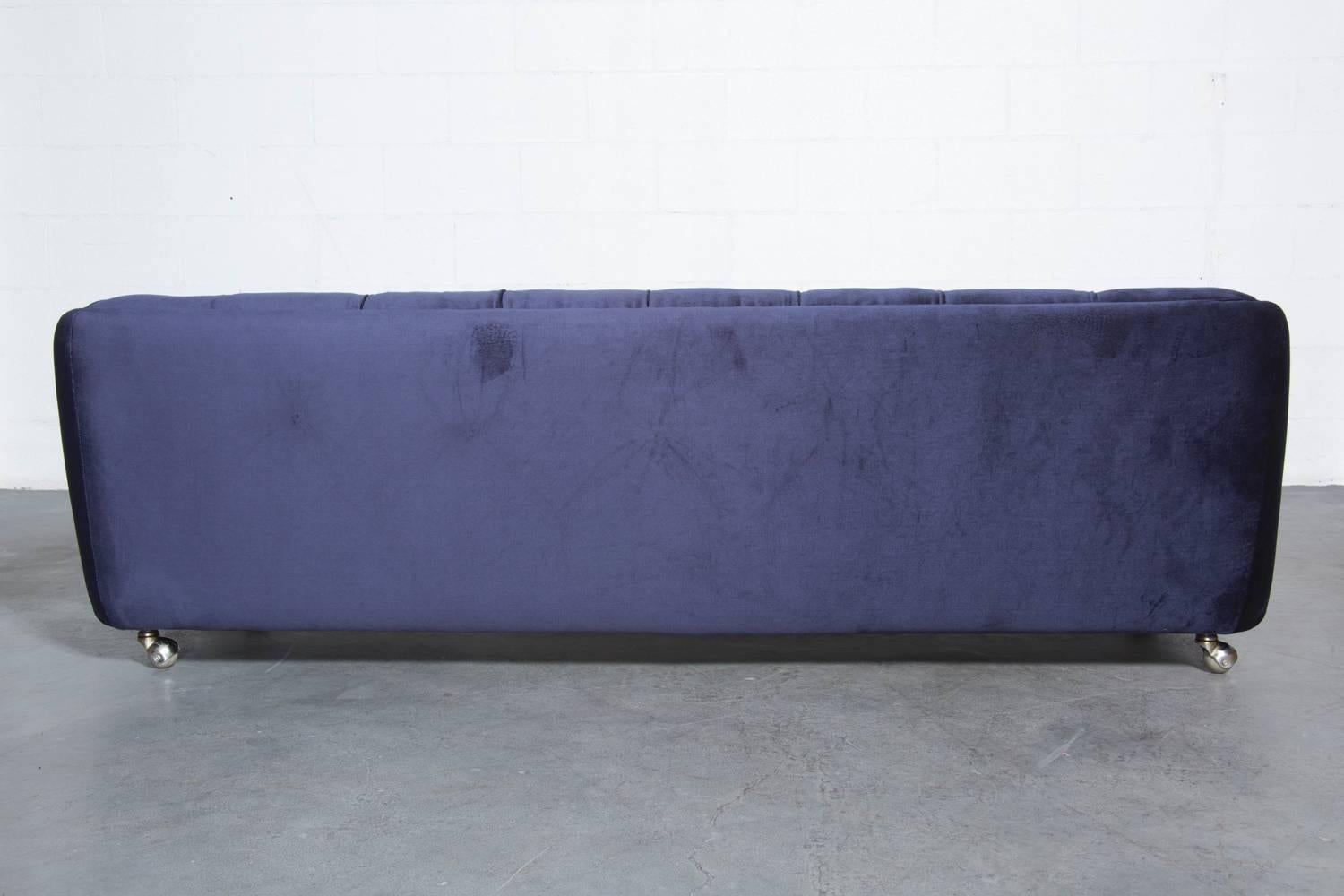 Geoffrey Harcourt Designed Artifort C610 Blue Velvet Tufted Rolling Sofa In Good Condition In Los Angeles, CA