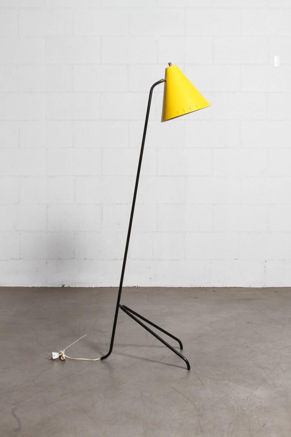 H. Busquet / Hala Zeist / Netherlands.

Rare, Hala Pinocchio floor lamp by H. Th. J. A. Busquet, 1954. With a sunshine yellow hat and slotted cut-out detail. Some wear to enamel on shade. Good original condition, consistent with its age and usage.