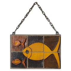 Plaque murale du milieu du siècle dernier en céramique, fer et béton avec relief de poisson