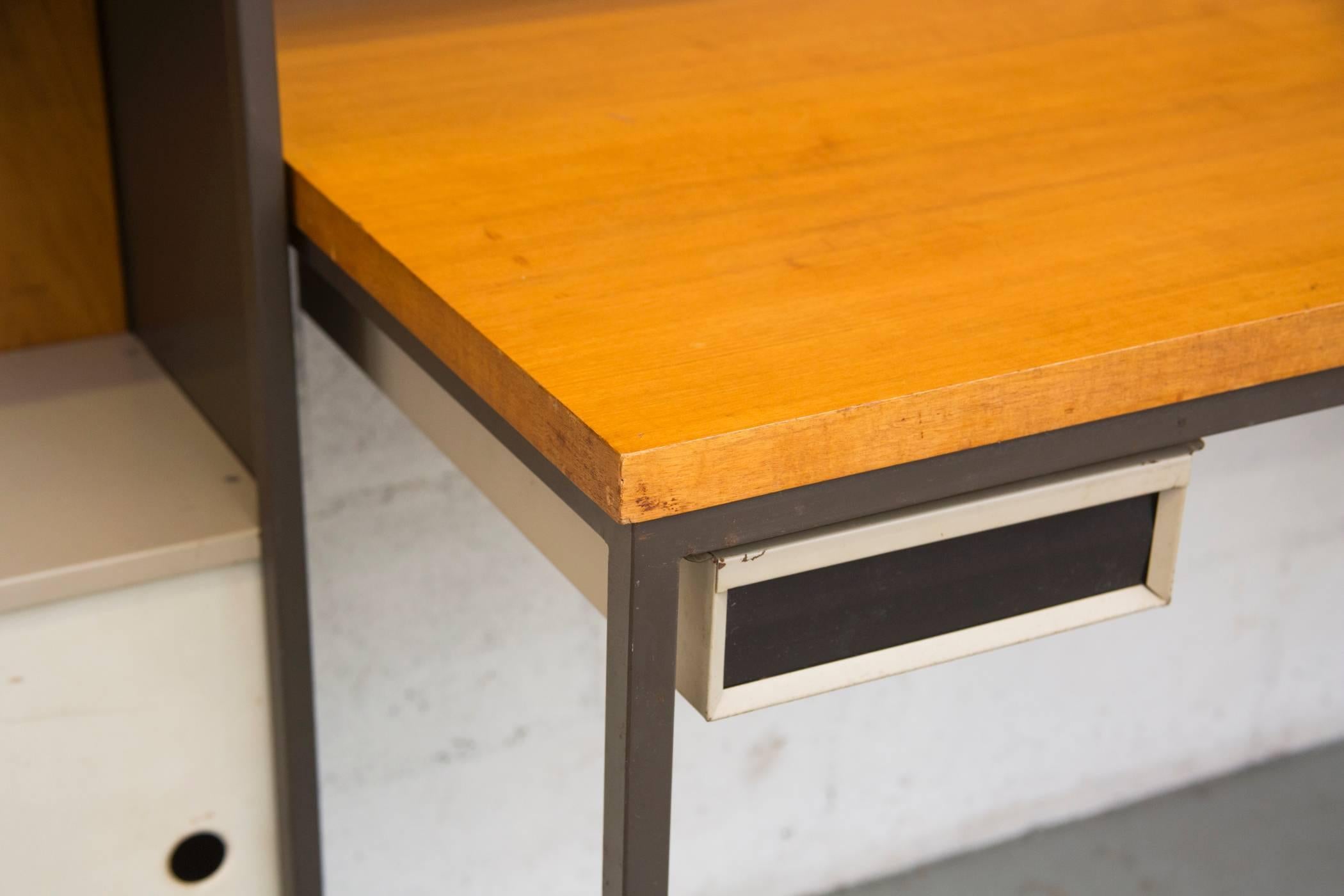 Mueble alto con estantes, escritorio y luz de Coen de Vries para Pilastro Madera contrachapada en venta