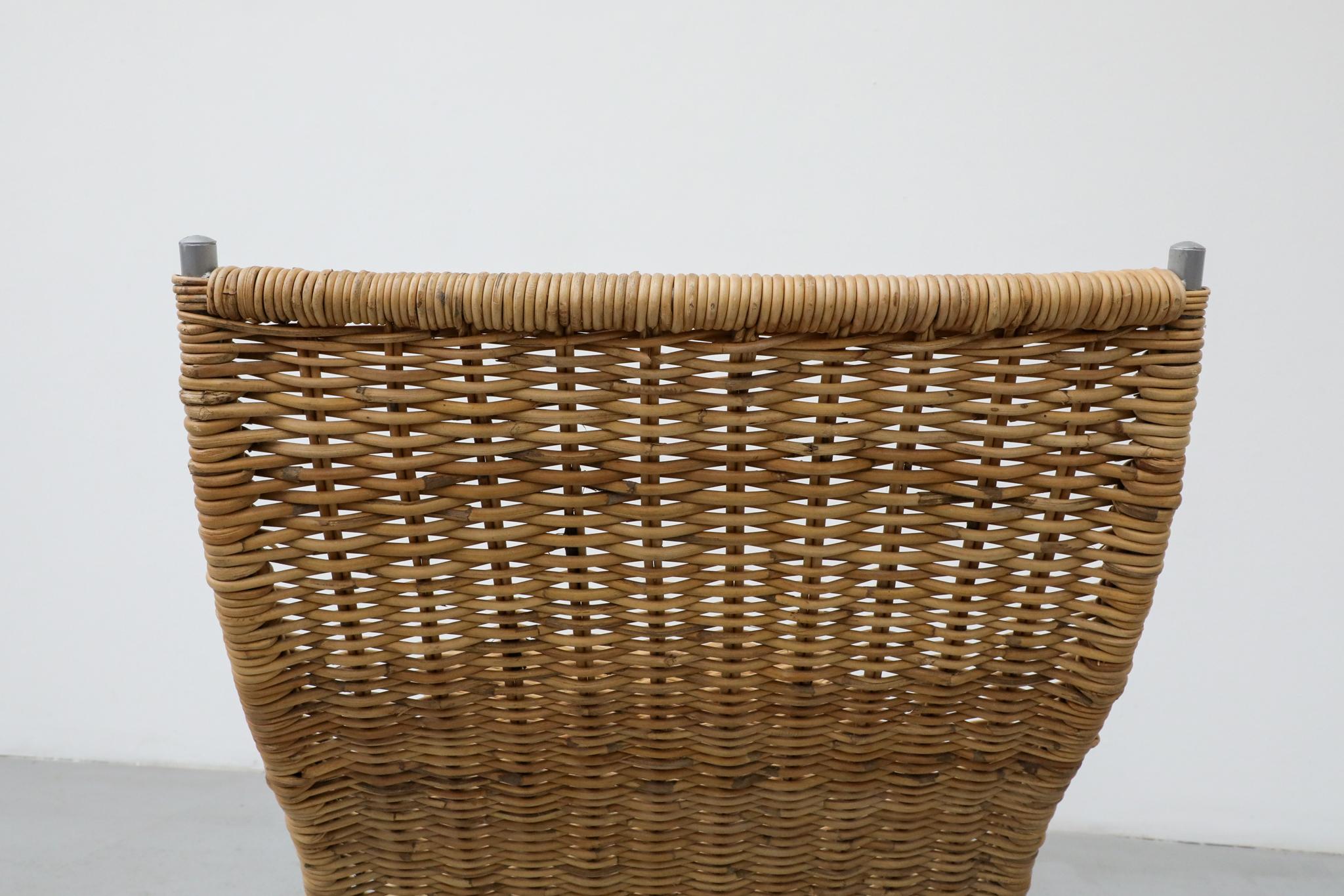 Karl Malmvall Curved Rattan Chaise, Dirk Sliedregt Style, Sweden 2005 For Sale 10
