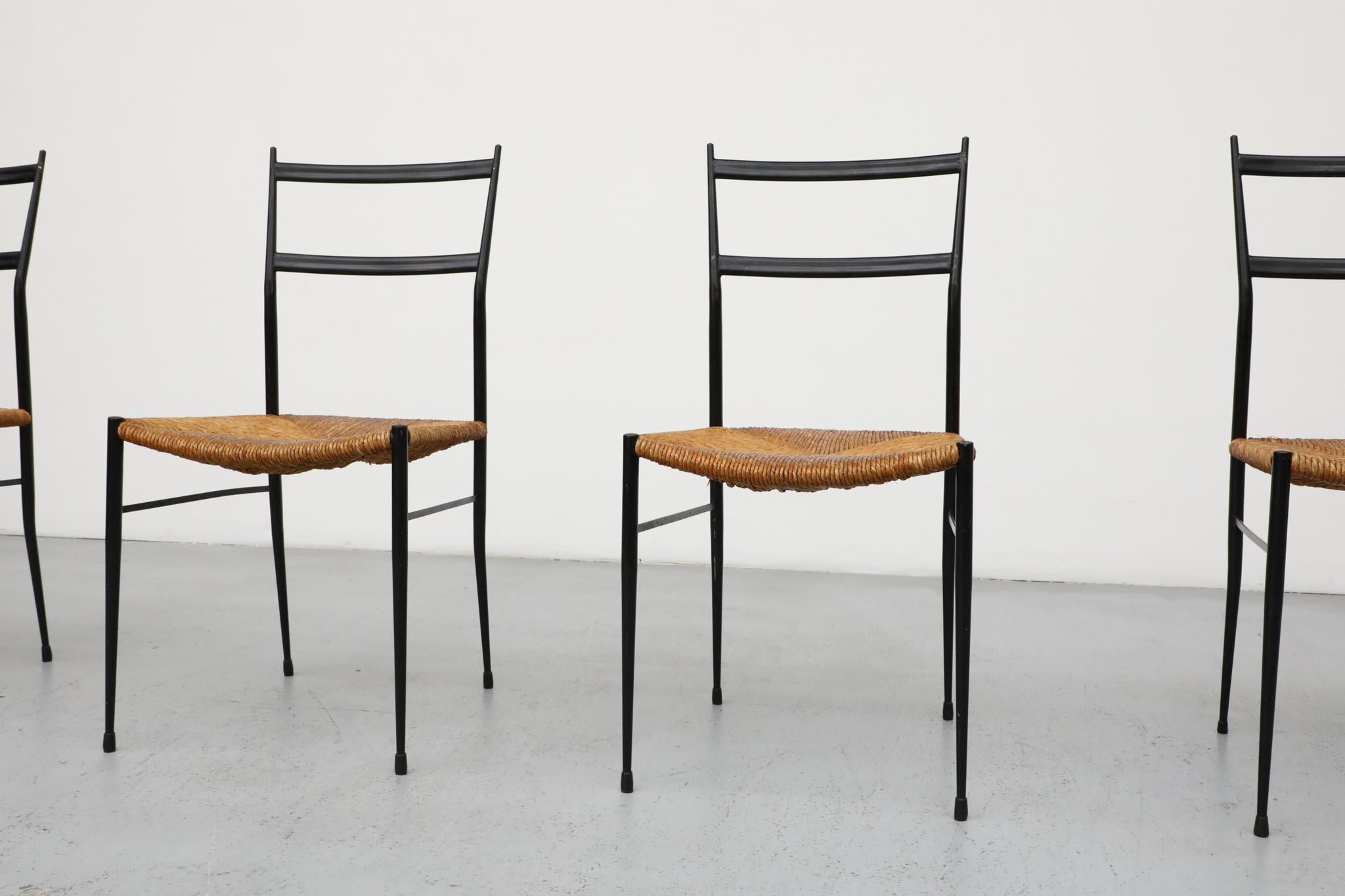 italien Ensemble de 4 chaises de salle à manger Superleggera de style Gio Ponti avec sièges en joncs en vente