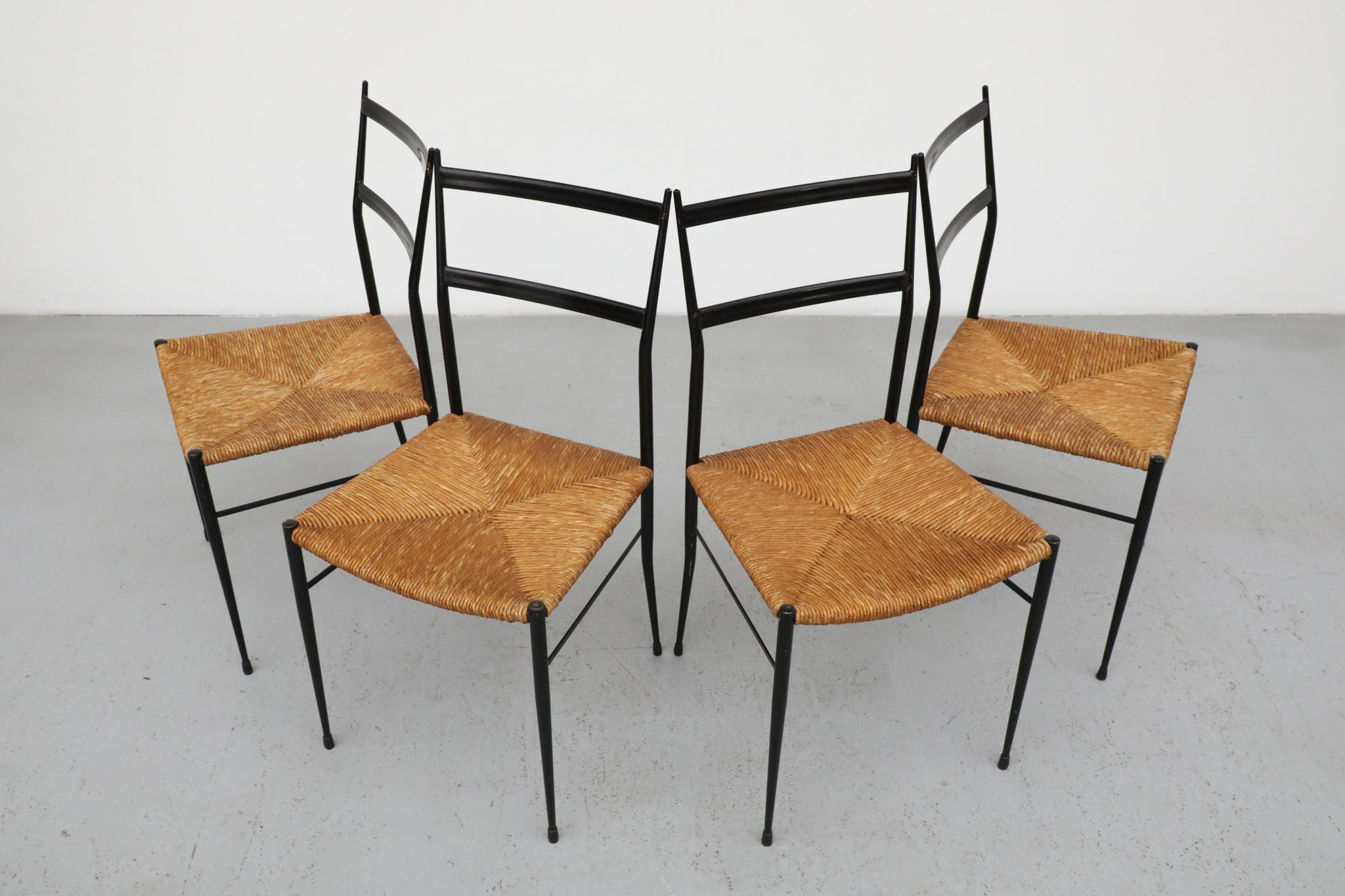 Métal Ensemble de 4 chaises de salle à manger Superleggera de style Gio Ponti avec sièges en joncs en vente