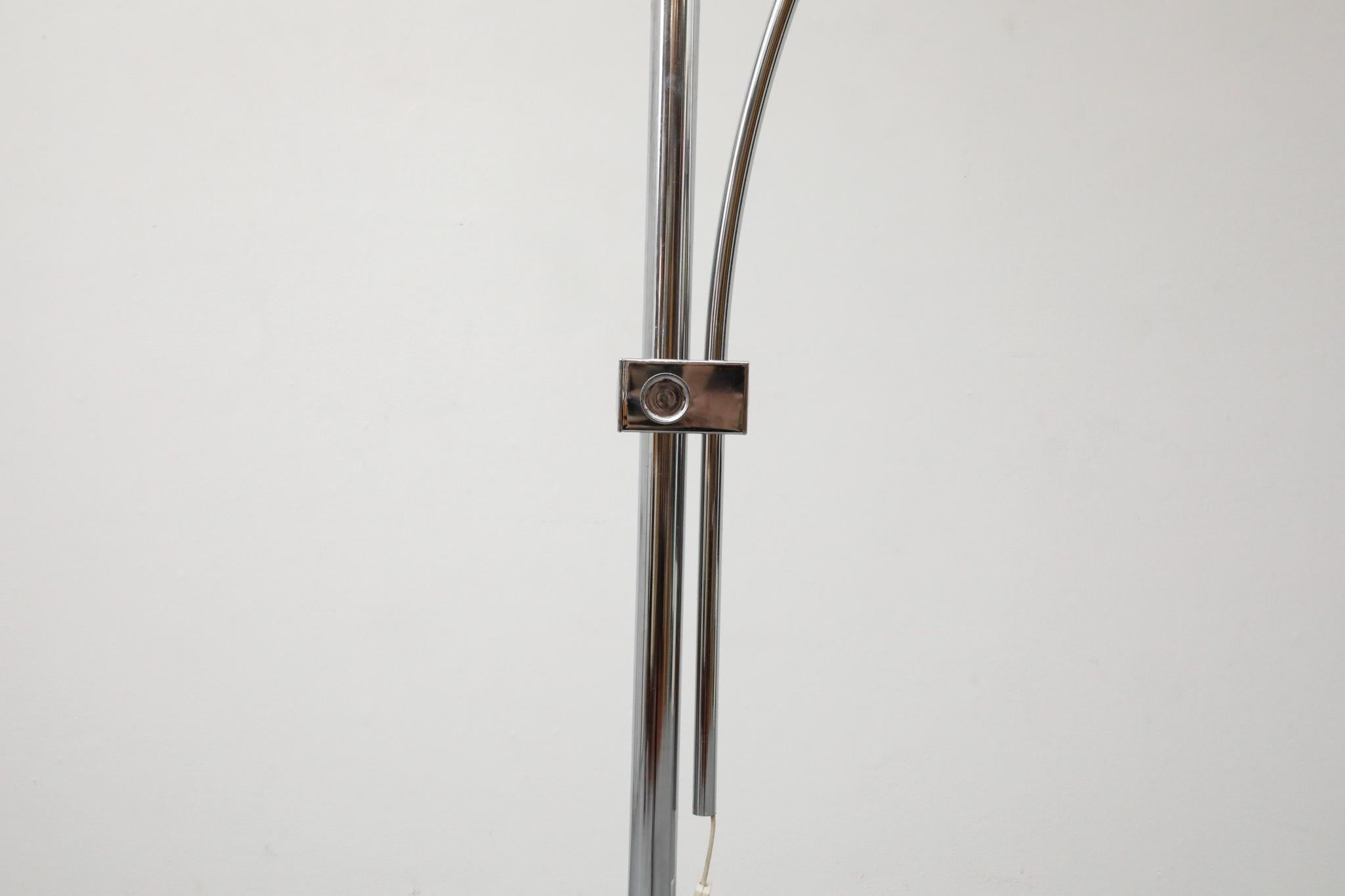 Lampe à arc à tige tendue du milieu du siècle inspirée de Castiglioni avec abat-jour blanc en vente 7