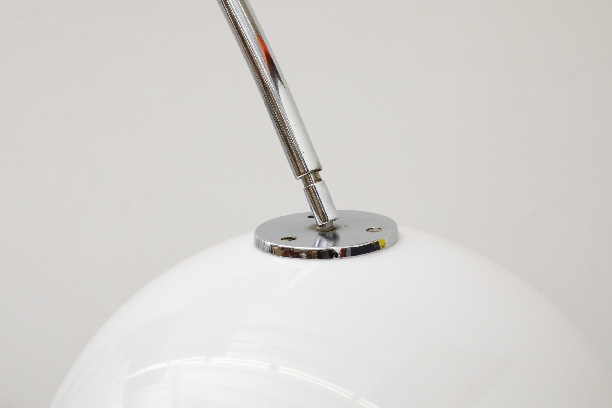 Lampe à arc à tige tendue du milieu du siècle inspirée de Castiglioni avec abat-jour blanc en vente 10
