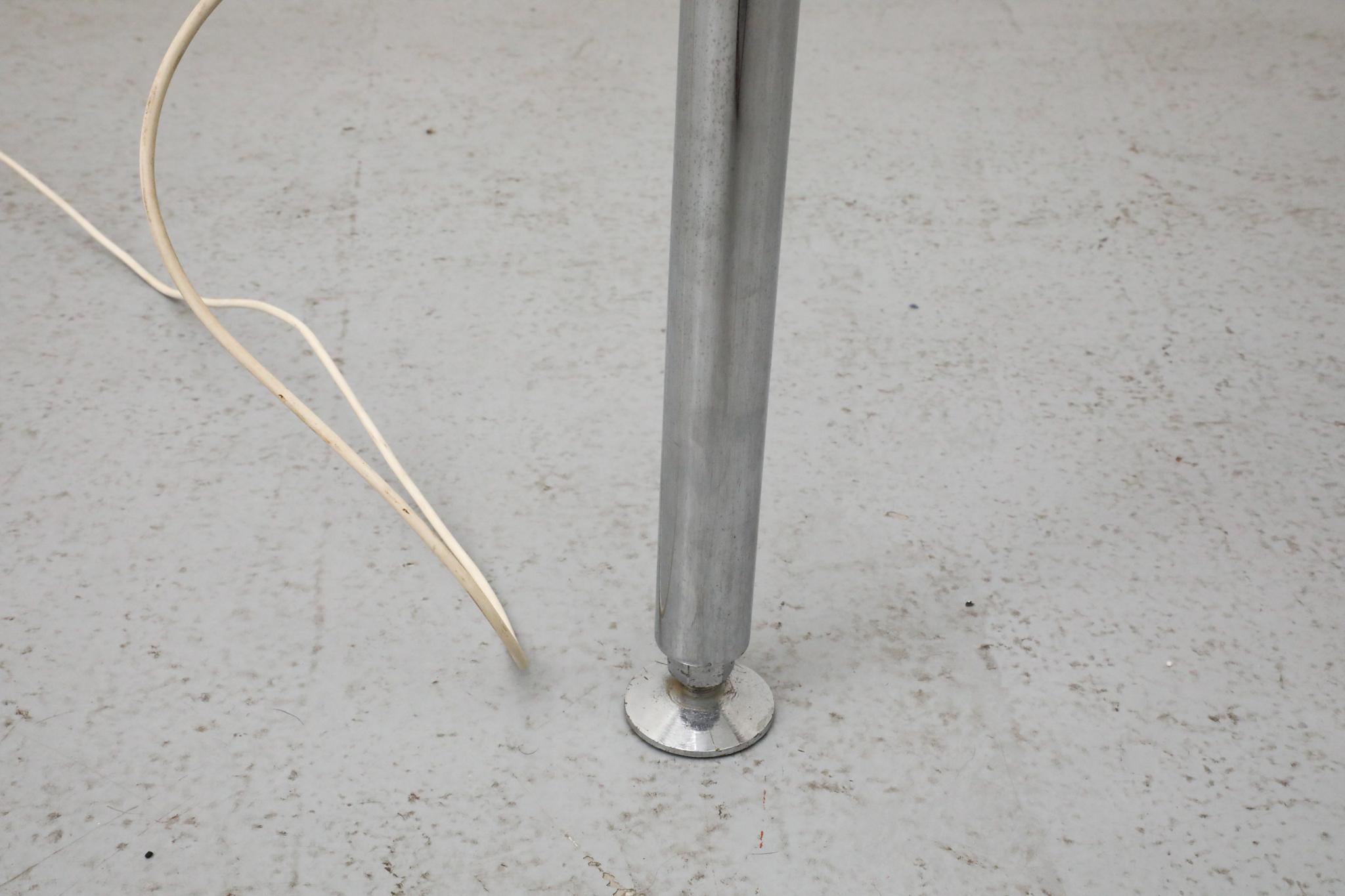 Lampe à arc à tige tendue du milieu du siècle inspirée de Castiglioni avec abat-jour blanc en vente 13