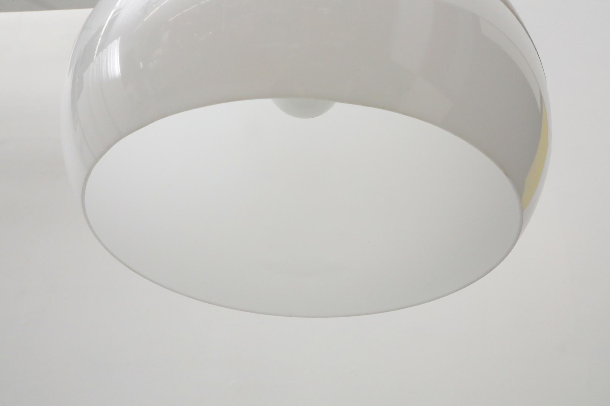 Lampe à arc à tige tendue du milieu du siècle inspirée de Castiglioni avec abat-jour blanc en vente 11