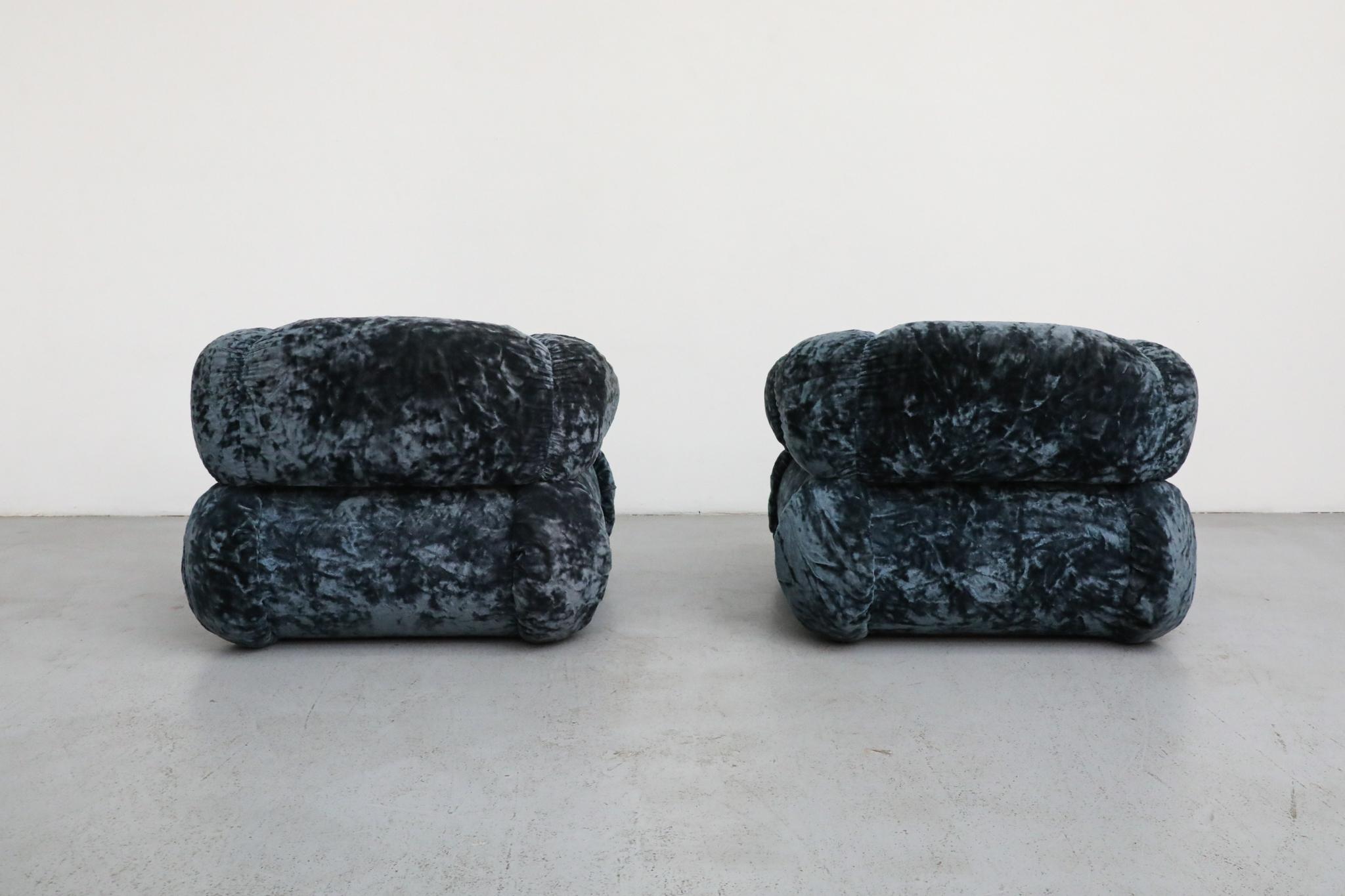 Paar Adriano Piazzesi Space Age Lounge Chairs, Blauer Samt, Italien 1970er im Angebot 1
