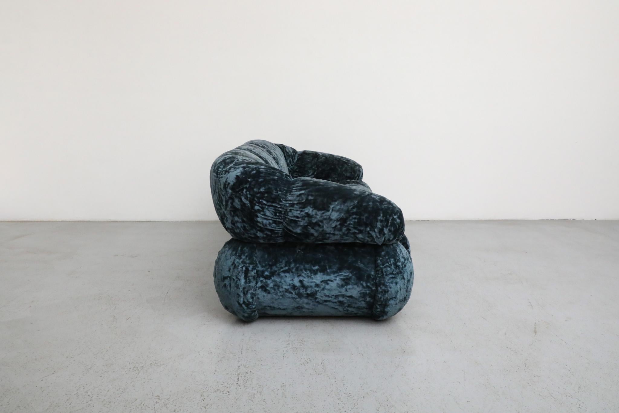 Adriano Piazzesi Space Age Sofa, Blauer Knautschsamt, Italien 1970er im Angebot 1