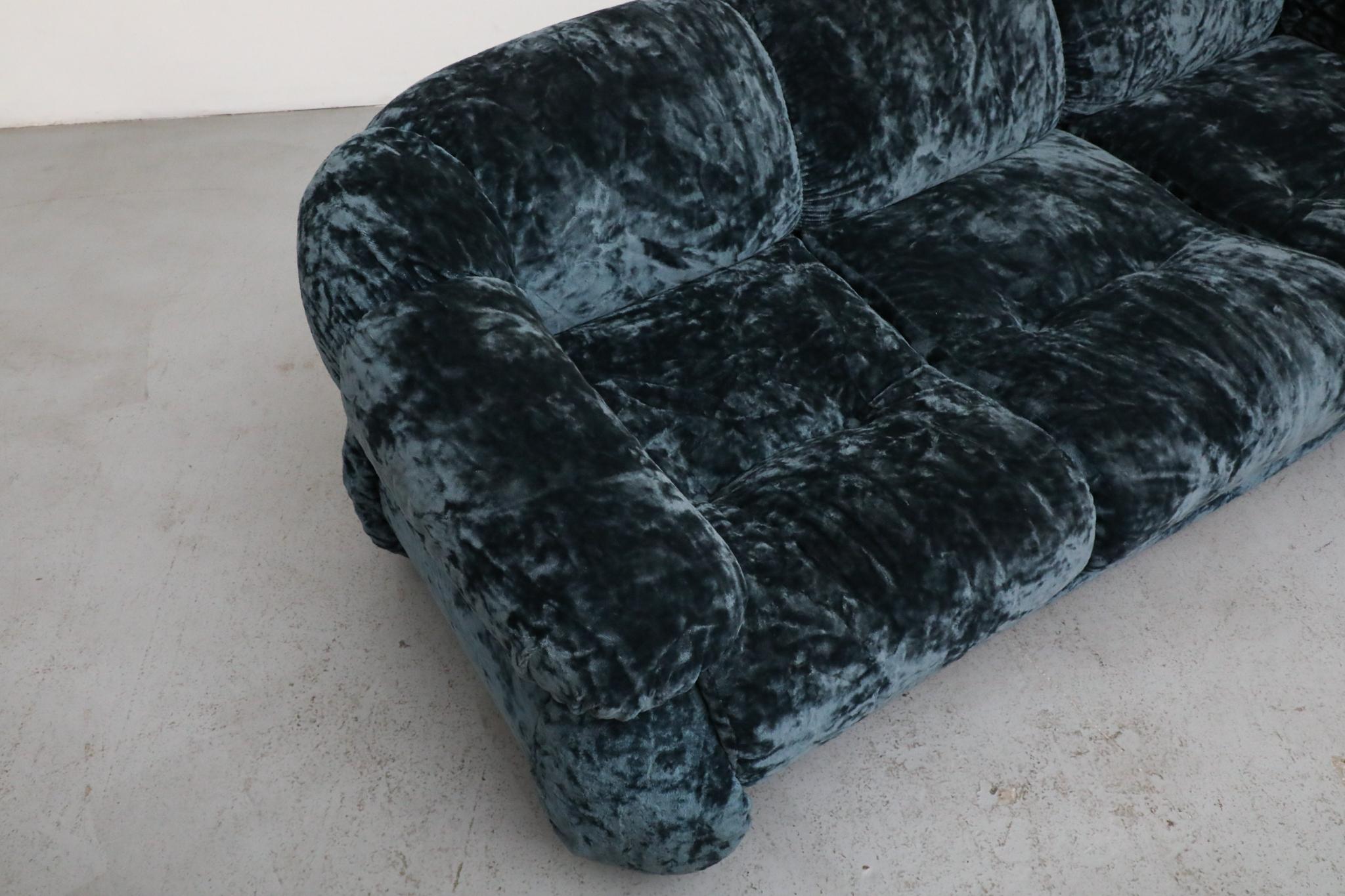 Adriano Piazzesi Space Age Sofa, Blauer Knautschsamt, Italien 1970er im Angebot 4