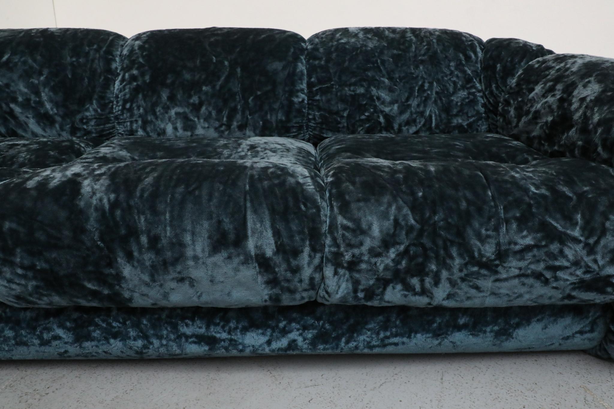Adriano Piazzesi Space Age Sofa, Blauer Knautschsamt, Italien 1970er im Angebot 7