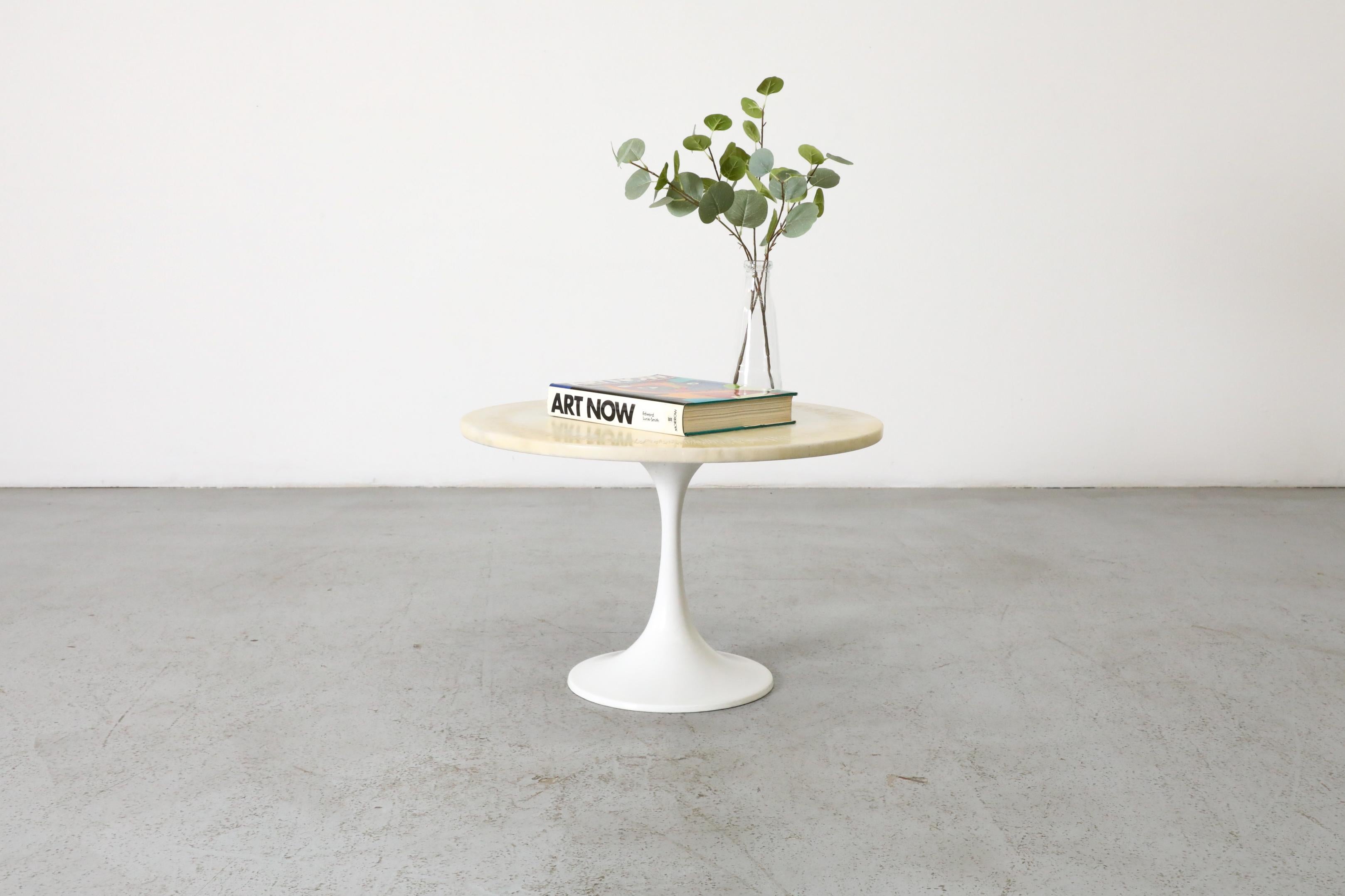 Dutch Mid-Century side table in the style of Eero Saarinen, produced in the late 1950s to early 1960s. This unique take on the iconic Tulip style table features a round marble top with decorative etched detailing, mounted on a white enameled metal