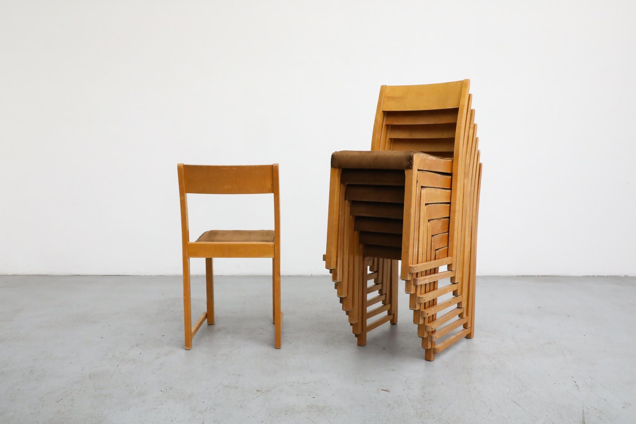 Milieu du XXe siècle Chaises empilables 