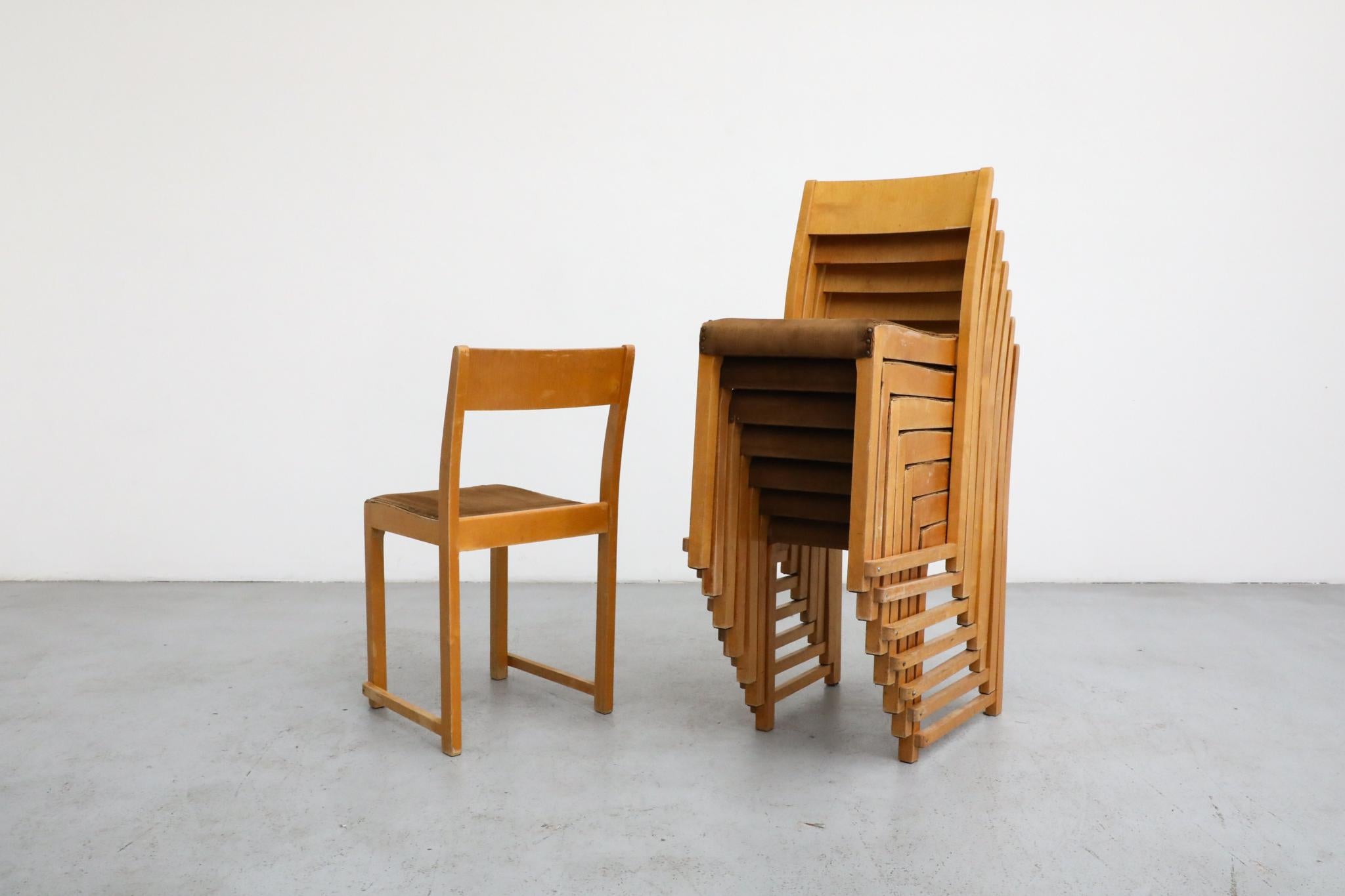 Chaises empilables 