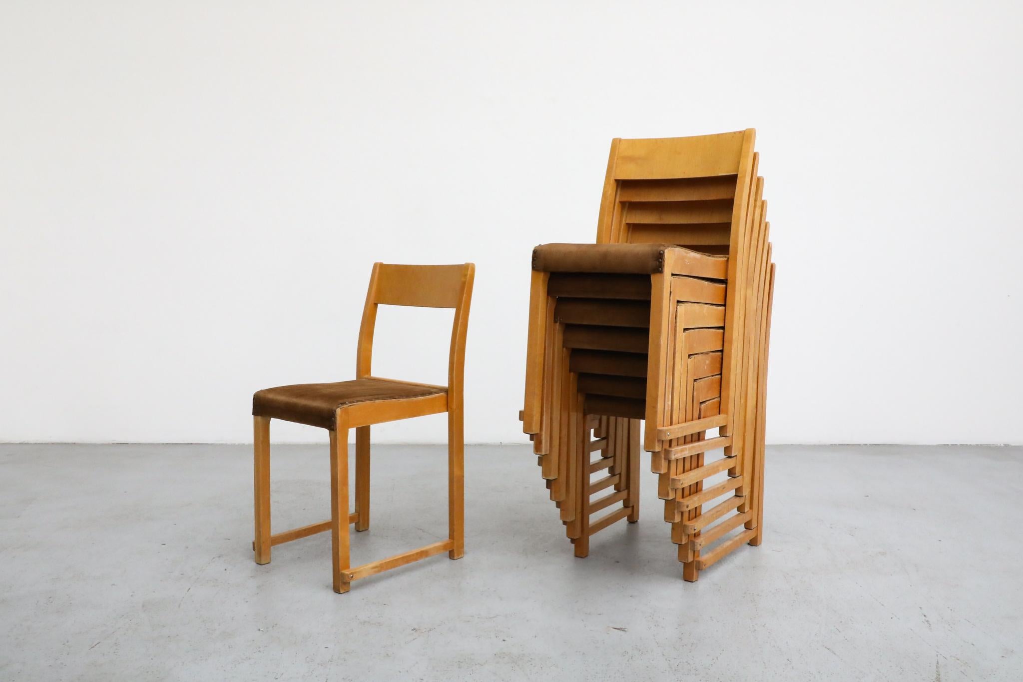 Mid-Century Modern Chaises empilables 