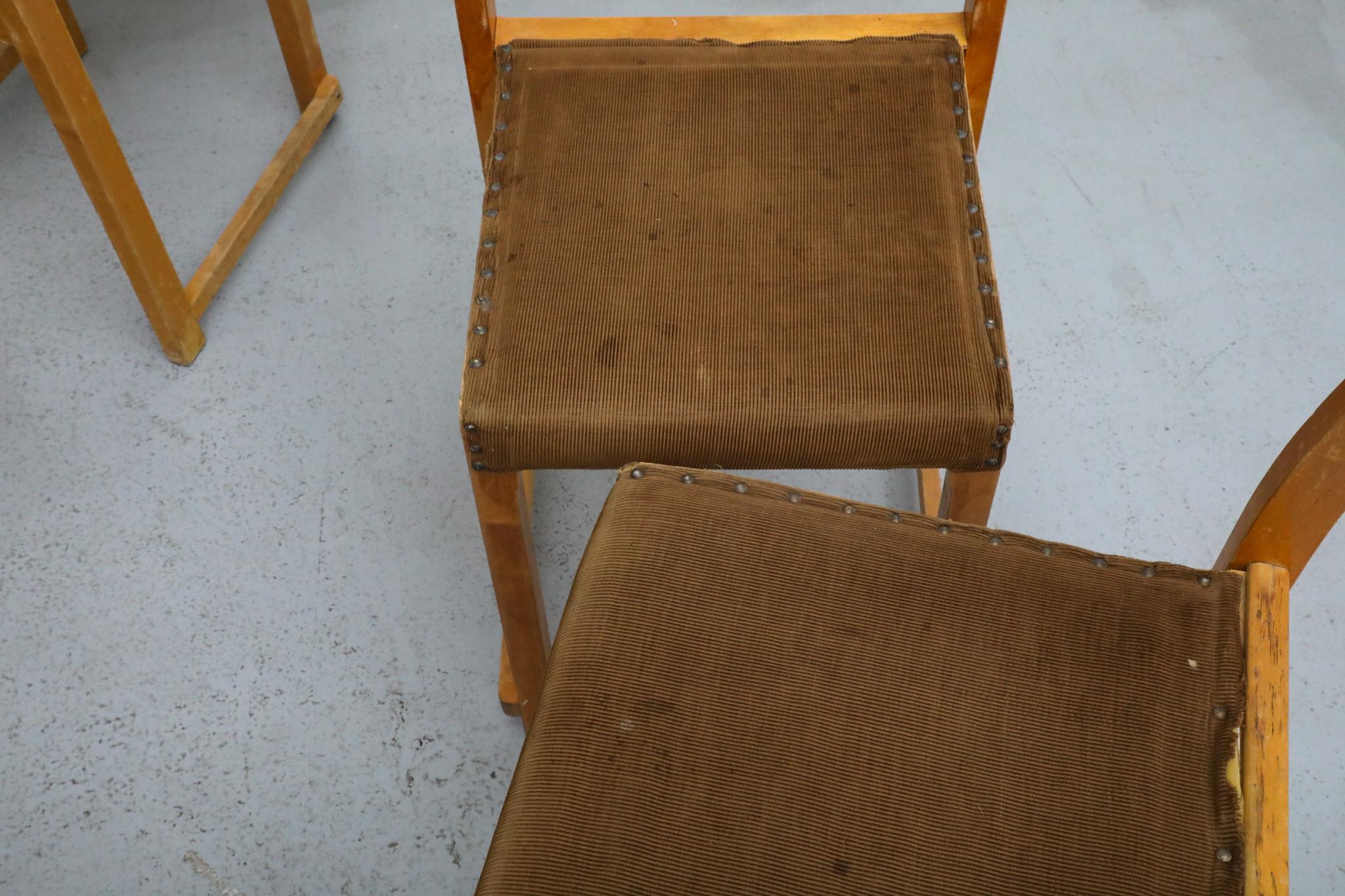 Chaises empilables 