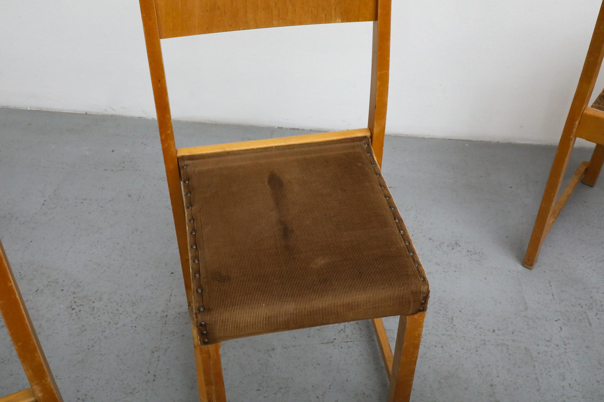 Chaises empilables 