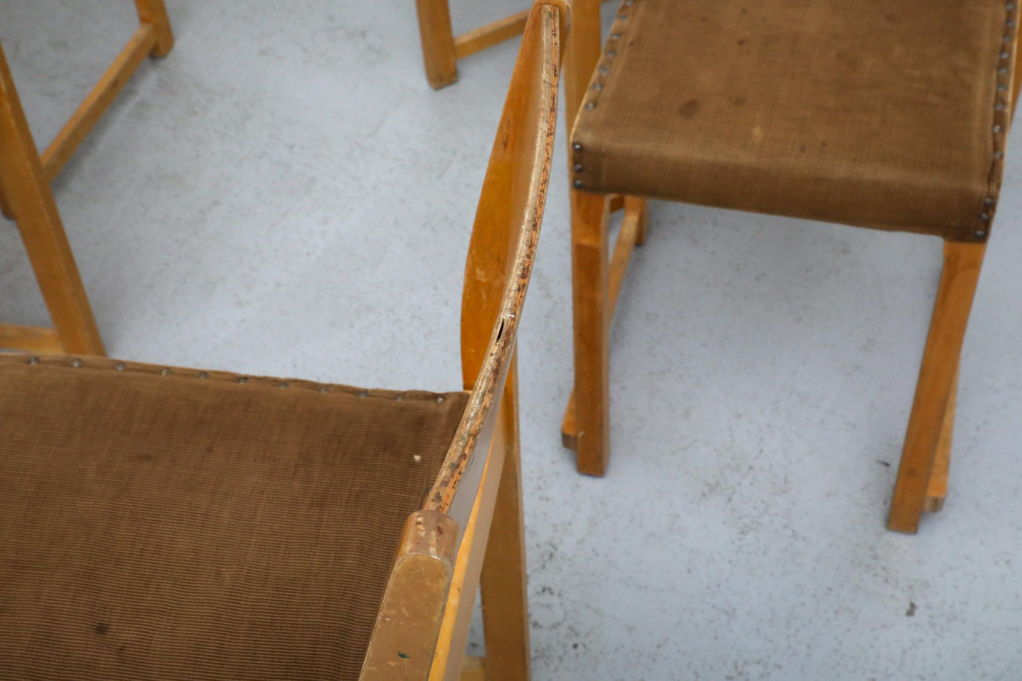 Chaises empilables 