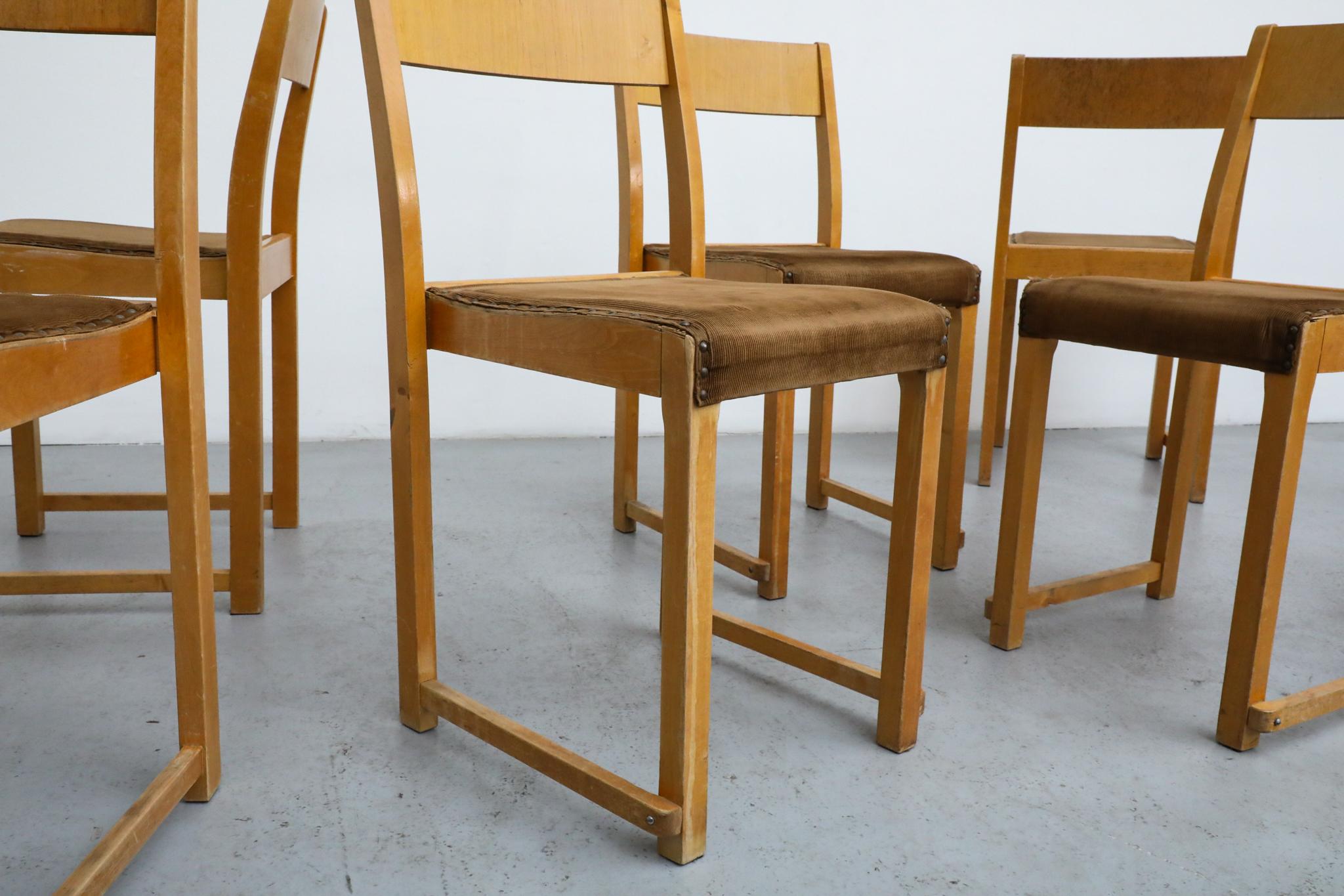 Chaises empilables 