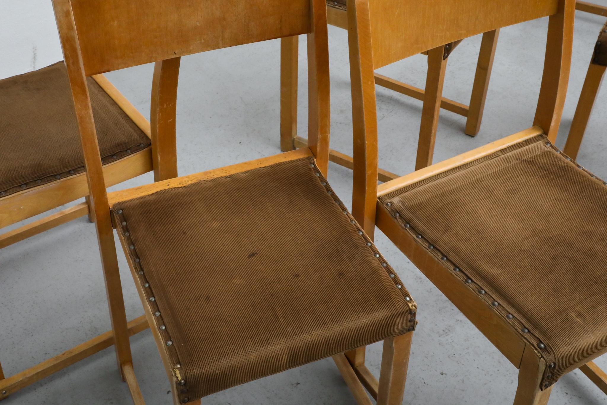 Chaises empilables 