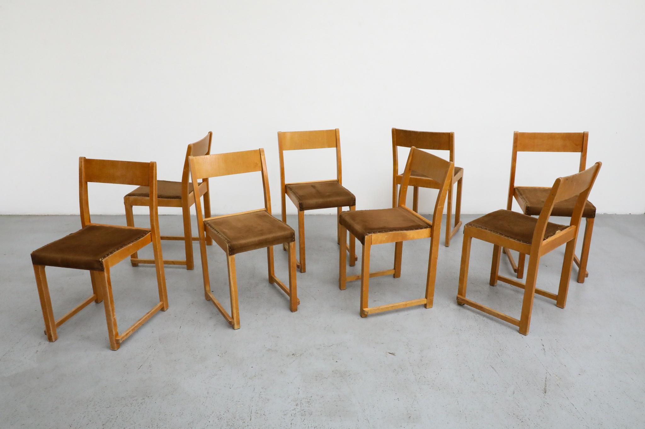 Chaises empilables 