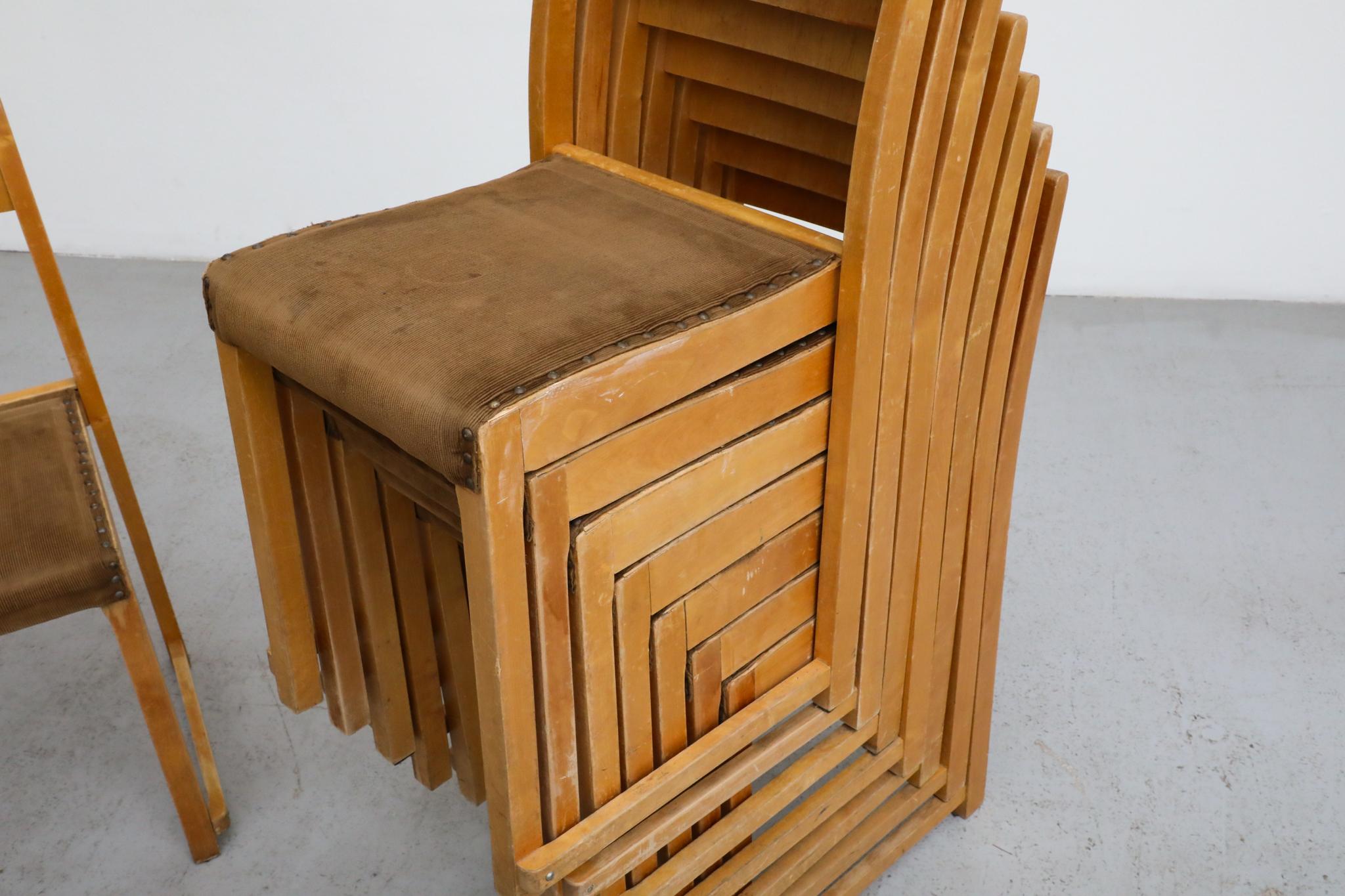 Chaises empilables 