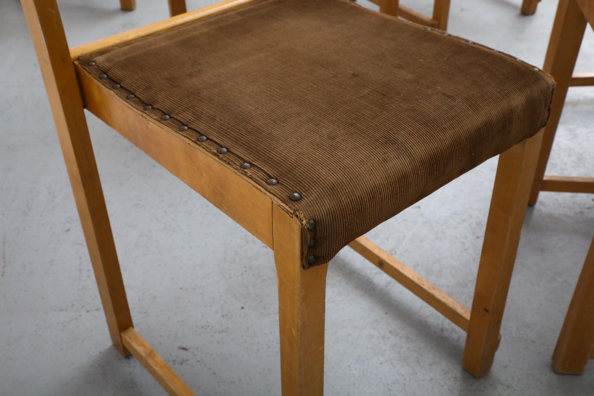 Chaises empilables 