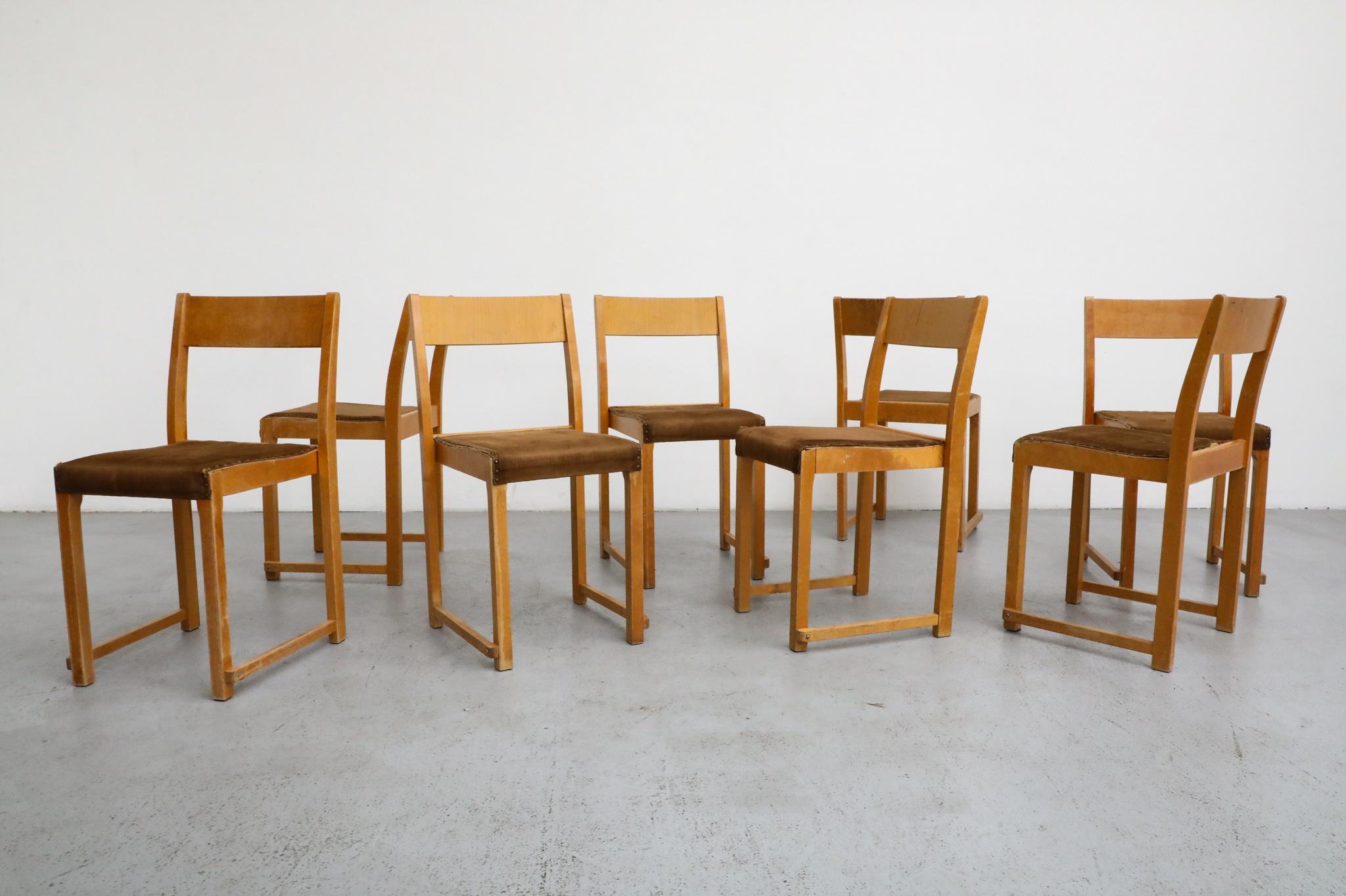 Chaises empilables 