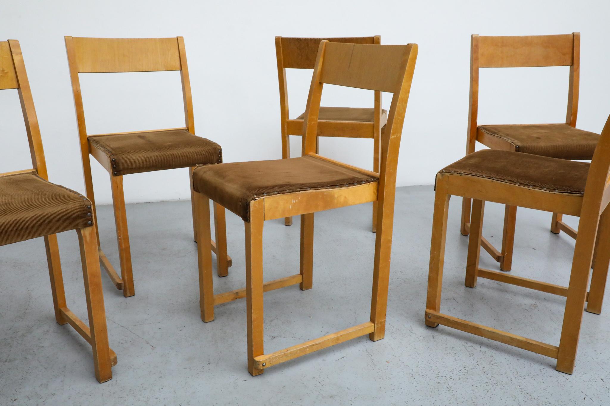 Chaises empilables 