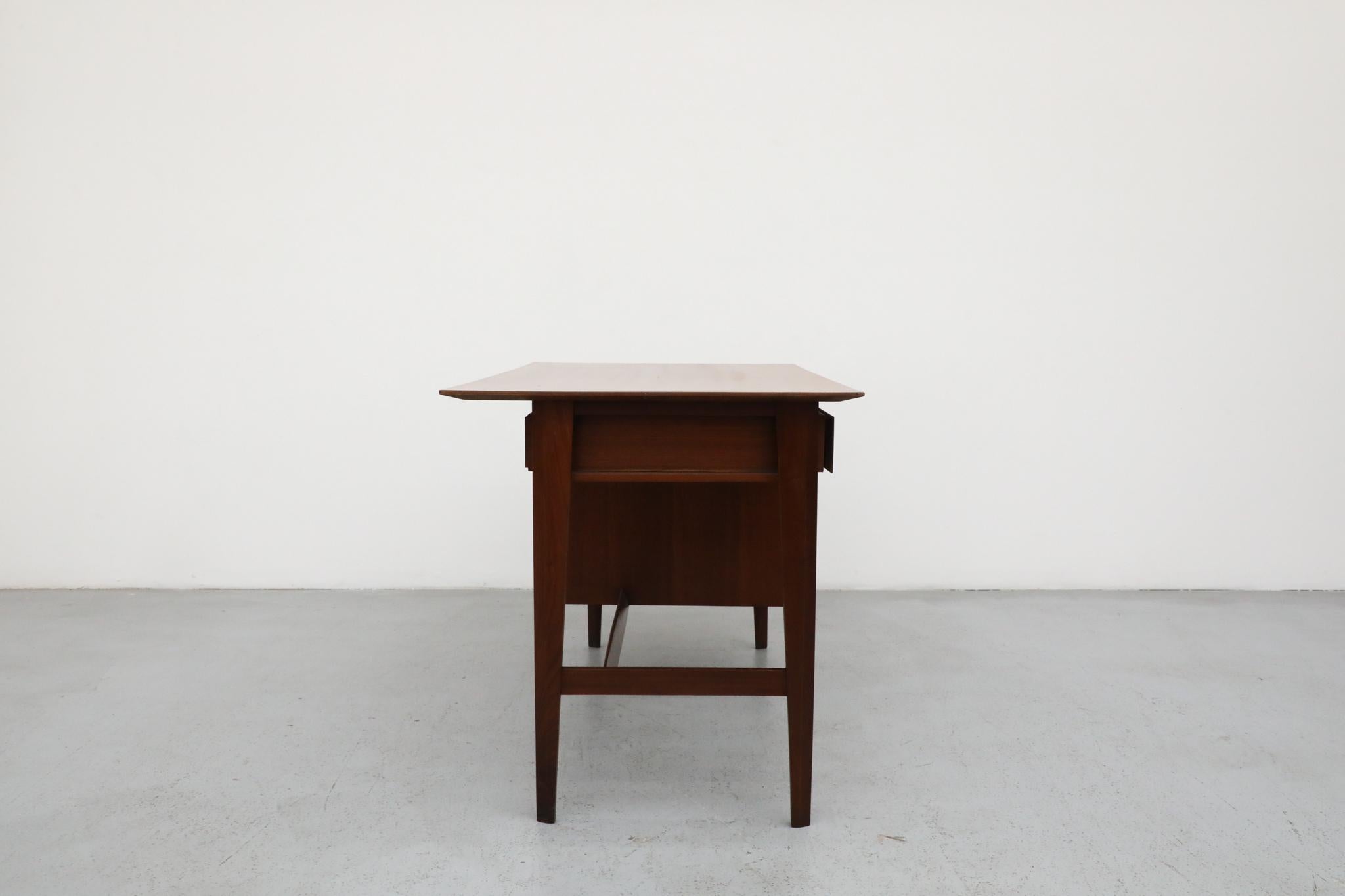 Palutari Teak Desk/Vanity for Dassi, Gio Ponti Style, Mid-Century In Good Condition For Sale In Los Angeles, CA