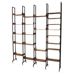 Scaffali moderni di metà secolo