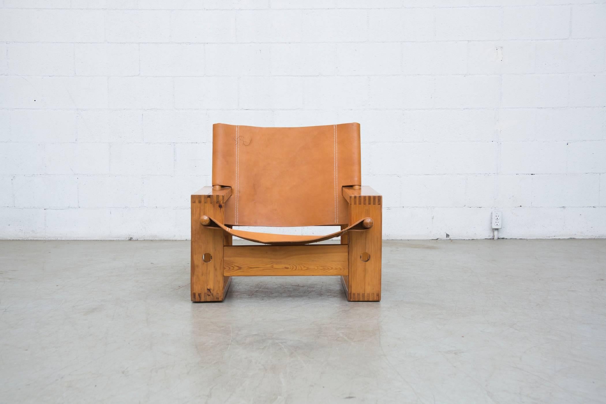 Borge Mogensen style solid pinewood framed lounge chair with natural leather Hyde seating by Aat van Apeldoorn for Houtwerk Hattem. In excellent original condition.