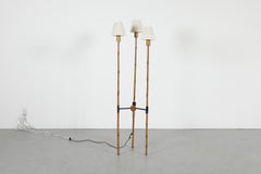 Lampadaire tripode en bambou de style « Mid-Century » à trois lumières, avec renfort en fer