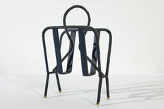 Porte-revues en cuir cousu bleu « Jacques Adnet », années 1950