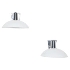 Coppia di applique da parete in cromo e acrilico in stile modernista italiano