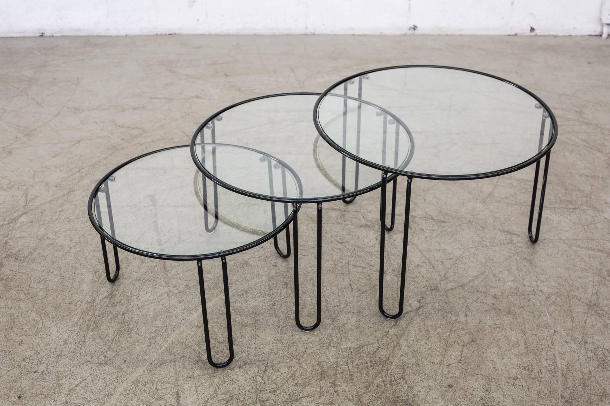 Set of Three Round Wire Modernist Nesting Tables with Inset Glass In Good Condition In Los Angeles, CA
