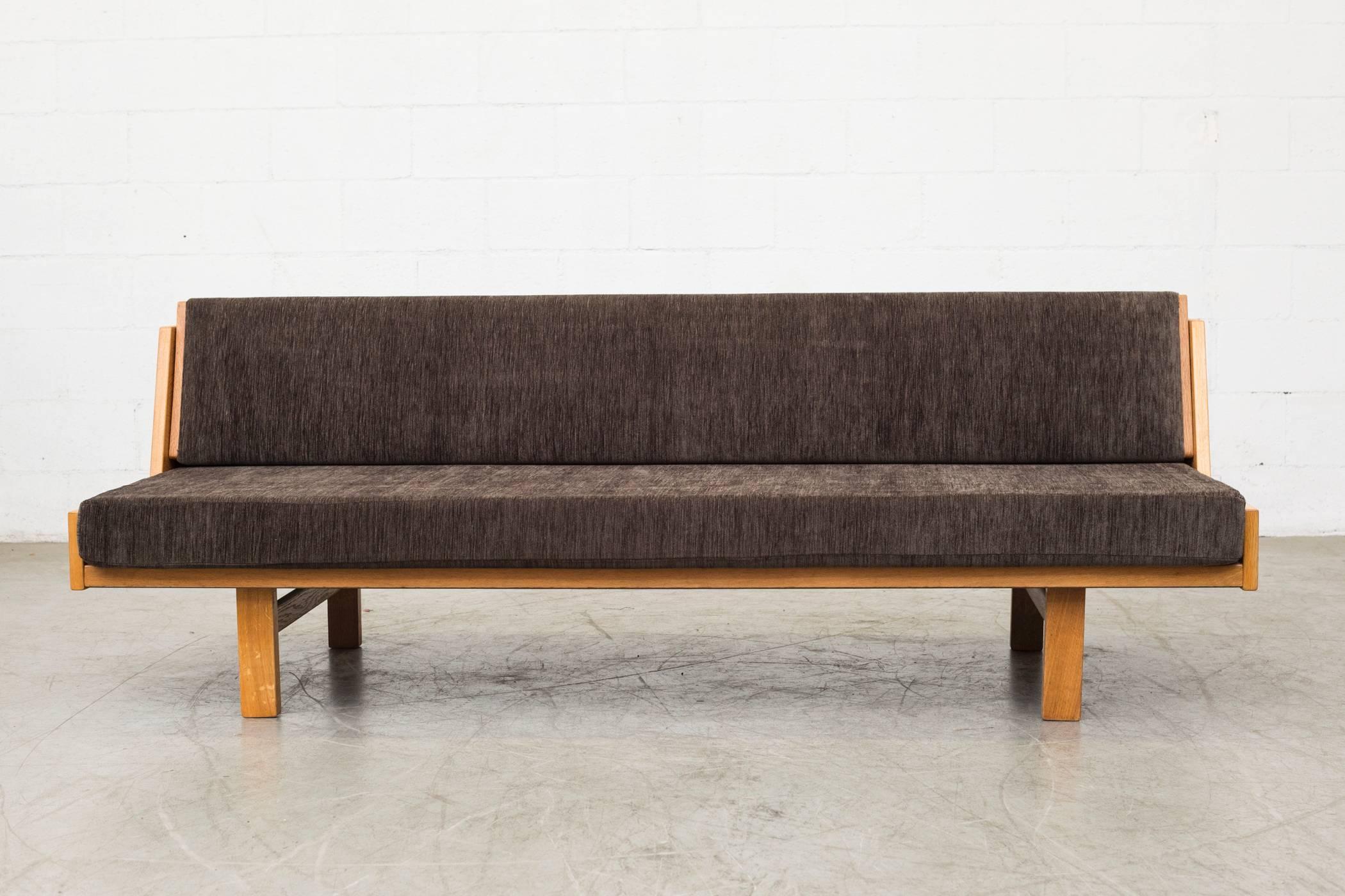 Hans Wegner model GE 258 Daybed by GETAMA in Denmark. Beechwood frame with charcoal fabric. The backrest is raised to reveal a sleeper. Good original condition. 

Measures: 81 x 36.5 x 16/29.5/37.5.