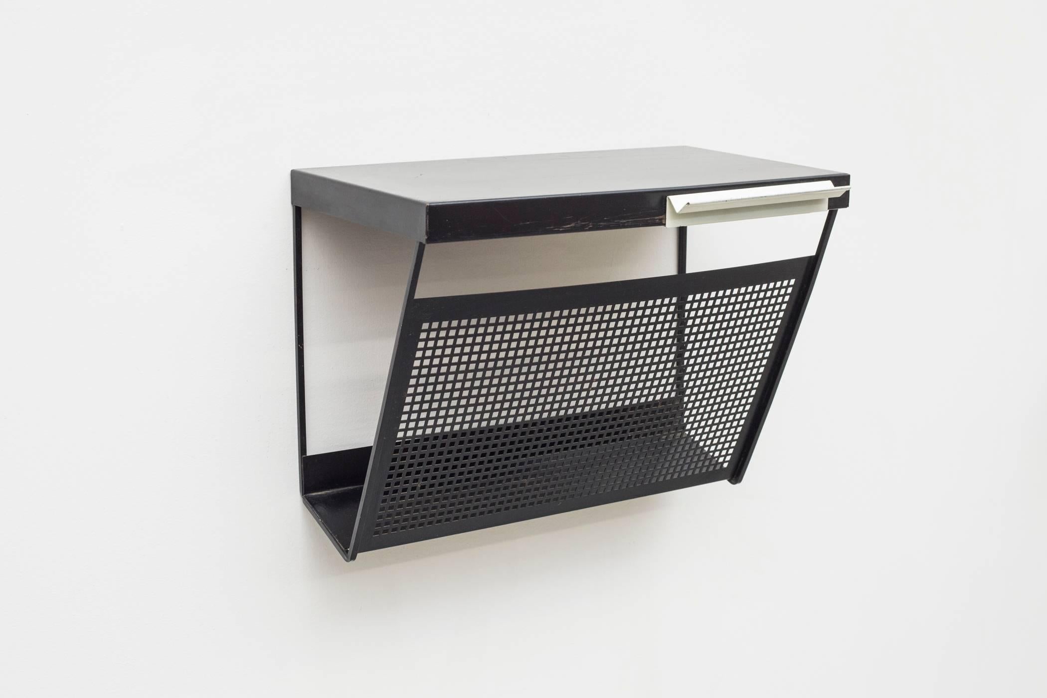 metal magazine rack wall mount